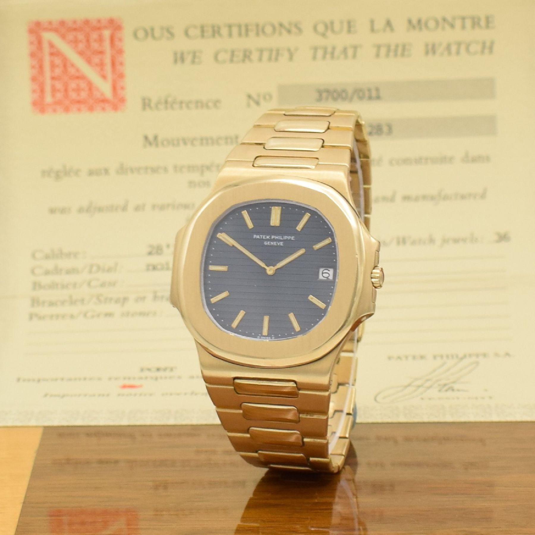 Detail d: PATEK PHILIPPE hochfeine & seltene Herrenarmbanduhr "Jumbo" Nautilus Ref. 3700/11 Design von Gerald Genta in GG 750/000 mit original ...