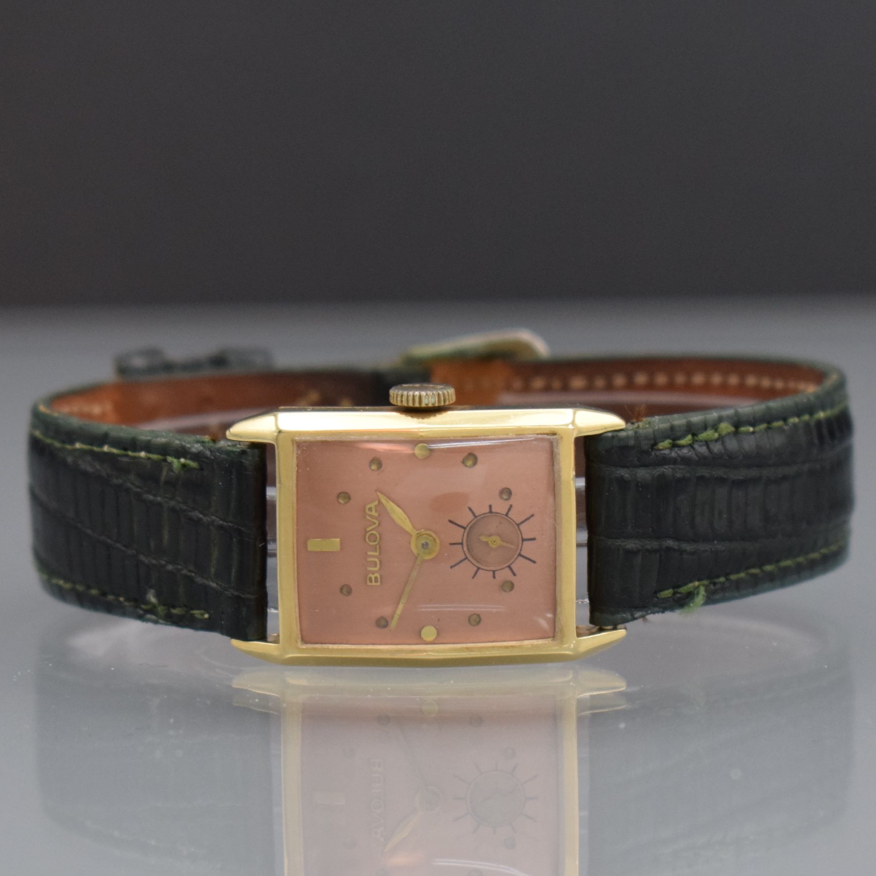 BULOVA Armbanduhr in GG 585/000, Schweiz/USA um 1940, Handaufzug, 2-teil. Gehäuse, Boden aufgedr., kupferfarb. rest. Zifferbl., gold. Zeiger, Kal. ...