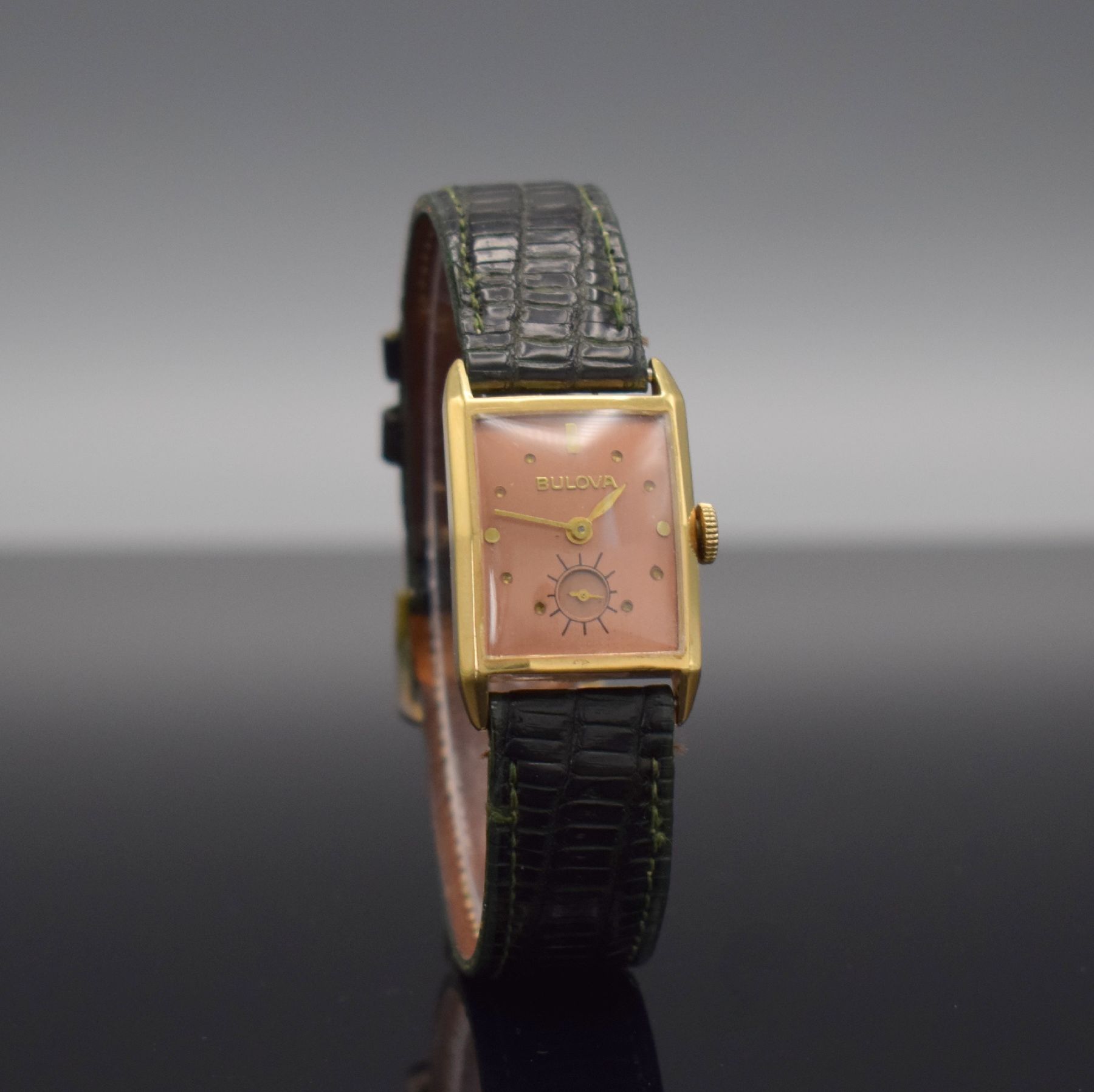 Detail d: BULOVA Armbanduhr in GG 585/000, Schweiz/USA um 1940, Handaufzug, 2-teil. Gehäuse, Boden aufgedr., kupferfarb. rest. Zifferbl., gold. Zeiger, Kal. ...