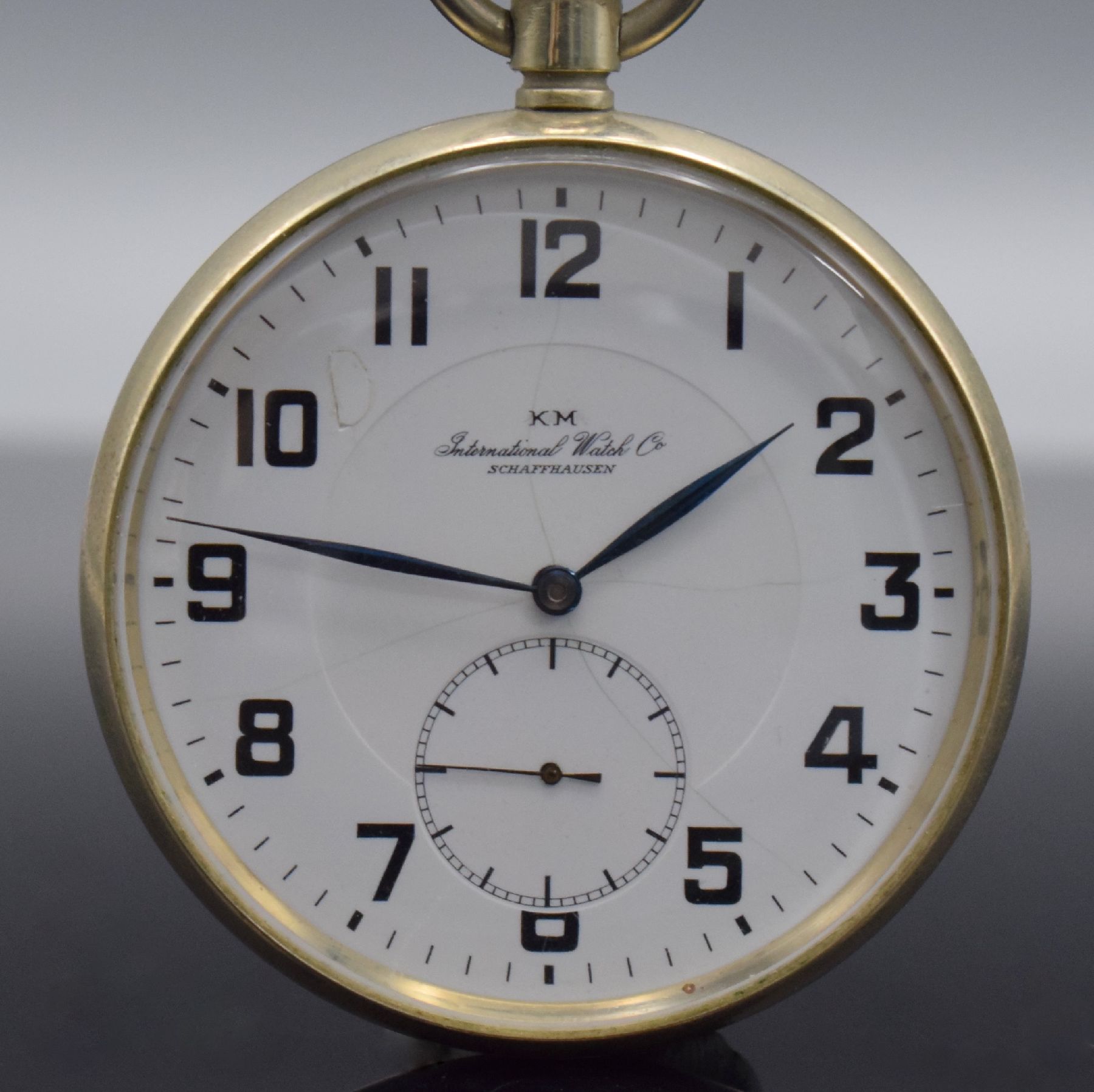 Detail a: IWC KM Beobachtungsuhr der deutschen Kriegsmarine, Schweiz um 1942, Nickelgeh. m. gedr. Deckeln, deutsche Hoheitszeichen auf dem Rückdeckel ...