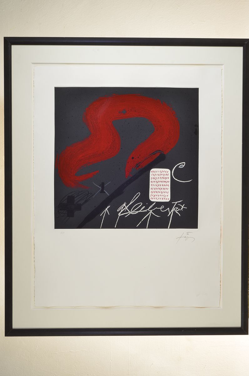 Detail k: Antoni Tapies, 1923-2012, Cinta Roja, Farbradierung mit Prägedruck, handsigniert und bez.: H.C., ca. 42.5x43.5cm, u.Gl., R. ca. 90x74cm