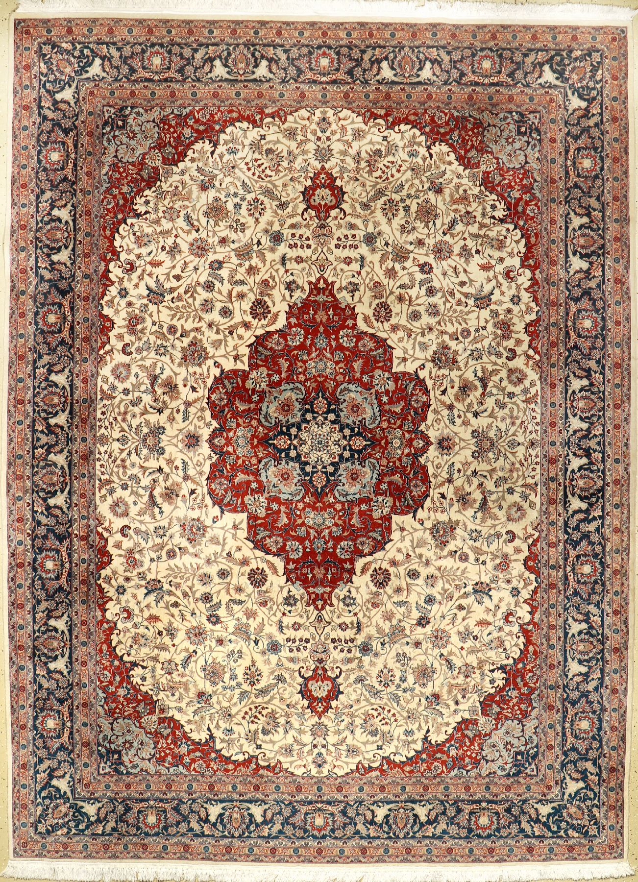 Esfahan fein, China, ca. 30 Jahre, Korkwolle, ca. 334 x 250 cm, EHZ: 2-3, (Reinigungsbed., leichter Mottenfraß)