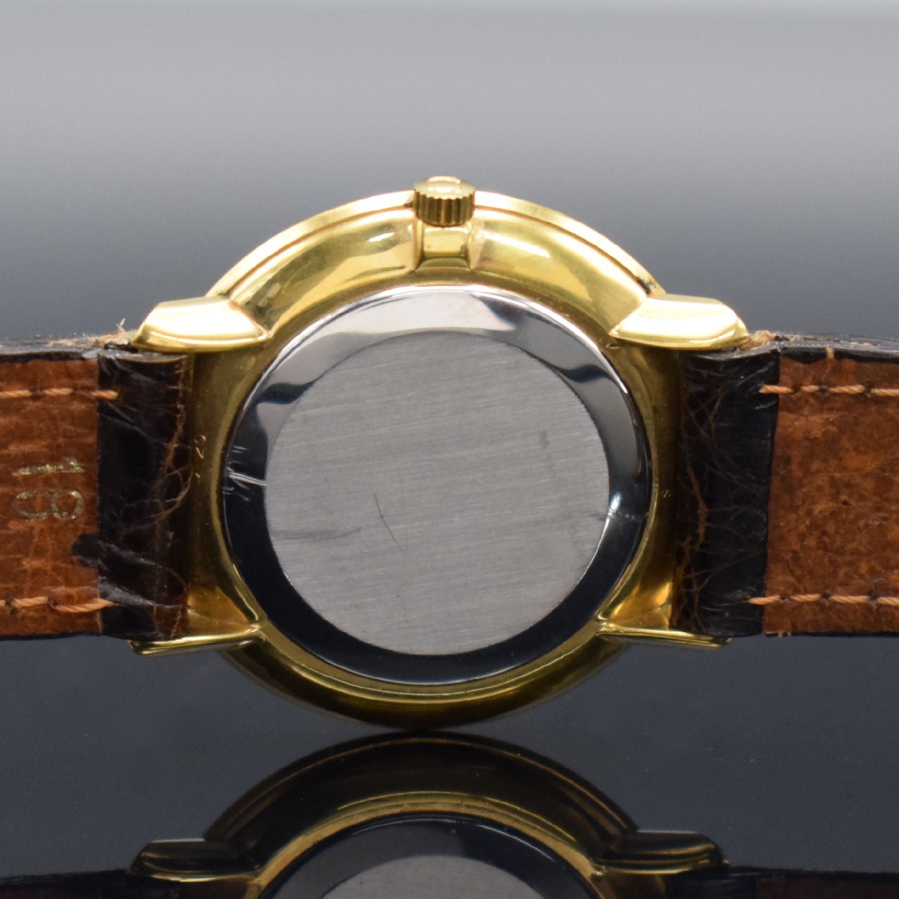 Detail d: OMEGA De Ville Armbanduhr, Schweiz um 1969, Handaufzug, Ref. 111.077, verg. Gehäuse, Boden aufgedr., gold. Zifferbl., schwarze Zeiger, verg. Werk ...