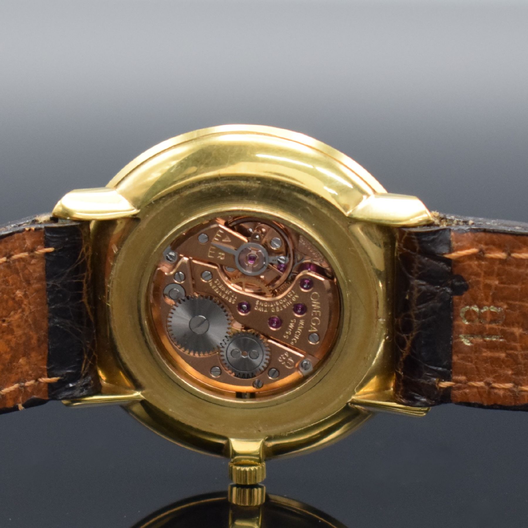 Detail f: OMEGA De Ville Armbanduhr, Schweiz um 1969, Handaufzug, Ref. 111.077, verg. Gehäuse, Boden aufgedr., gold. Zifferbl., schwarze Zeiger, verg. Werk ...