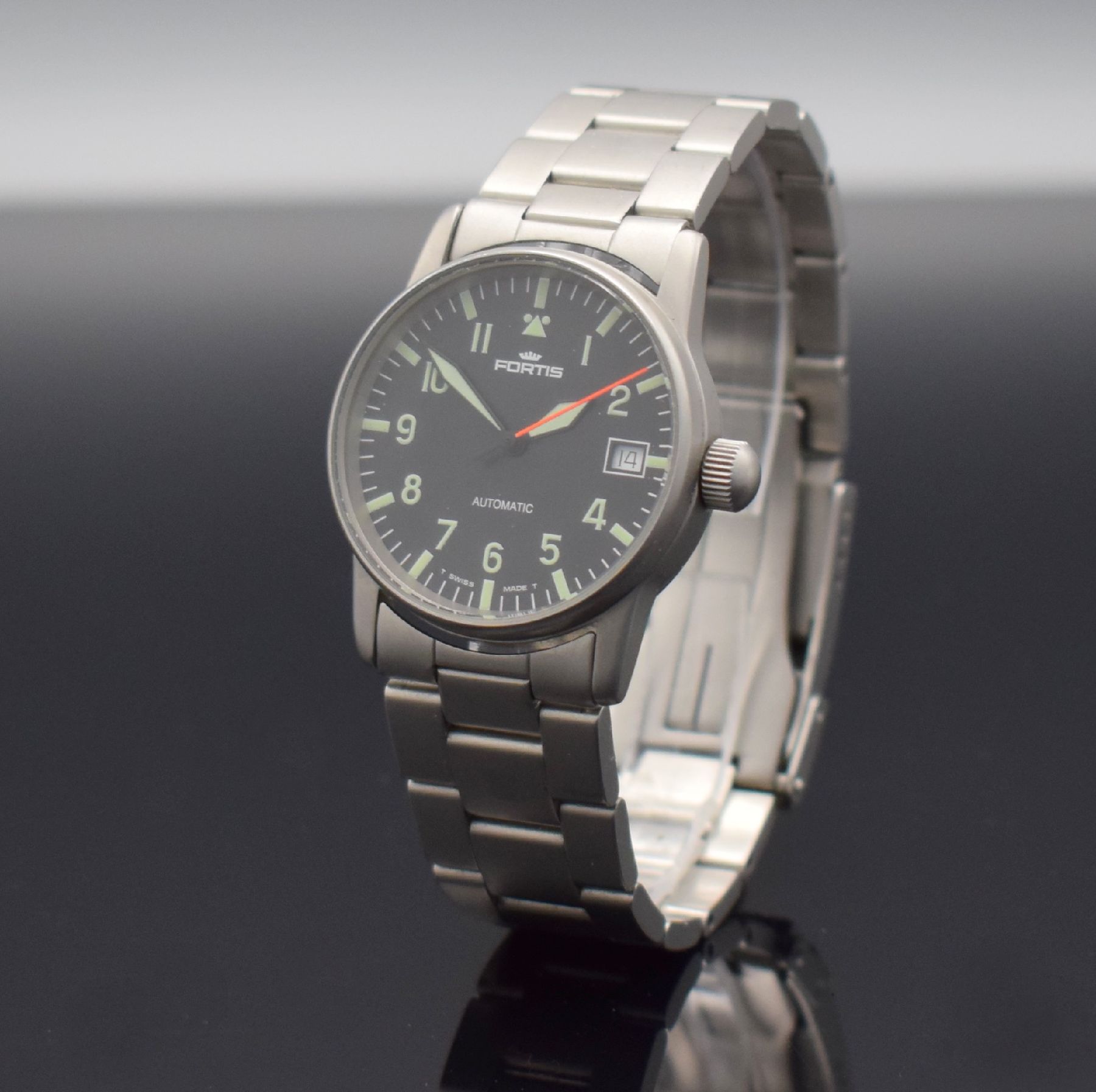 Detail b: FORTIS Armbanduhr in Edelstahl, Schweiz um 1995, Automatik, Ref. 620.10.46, verschr. Edelstahlgeh. inkl. Gliederband m. Faltschl., schwarzes ...