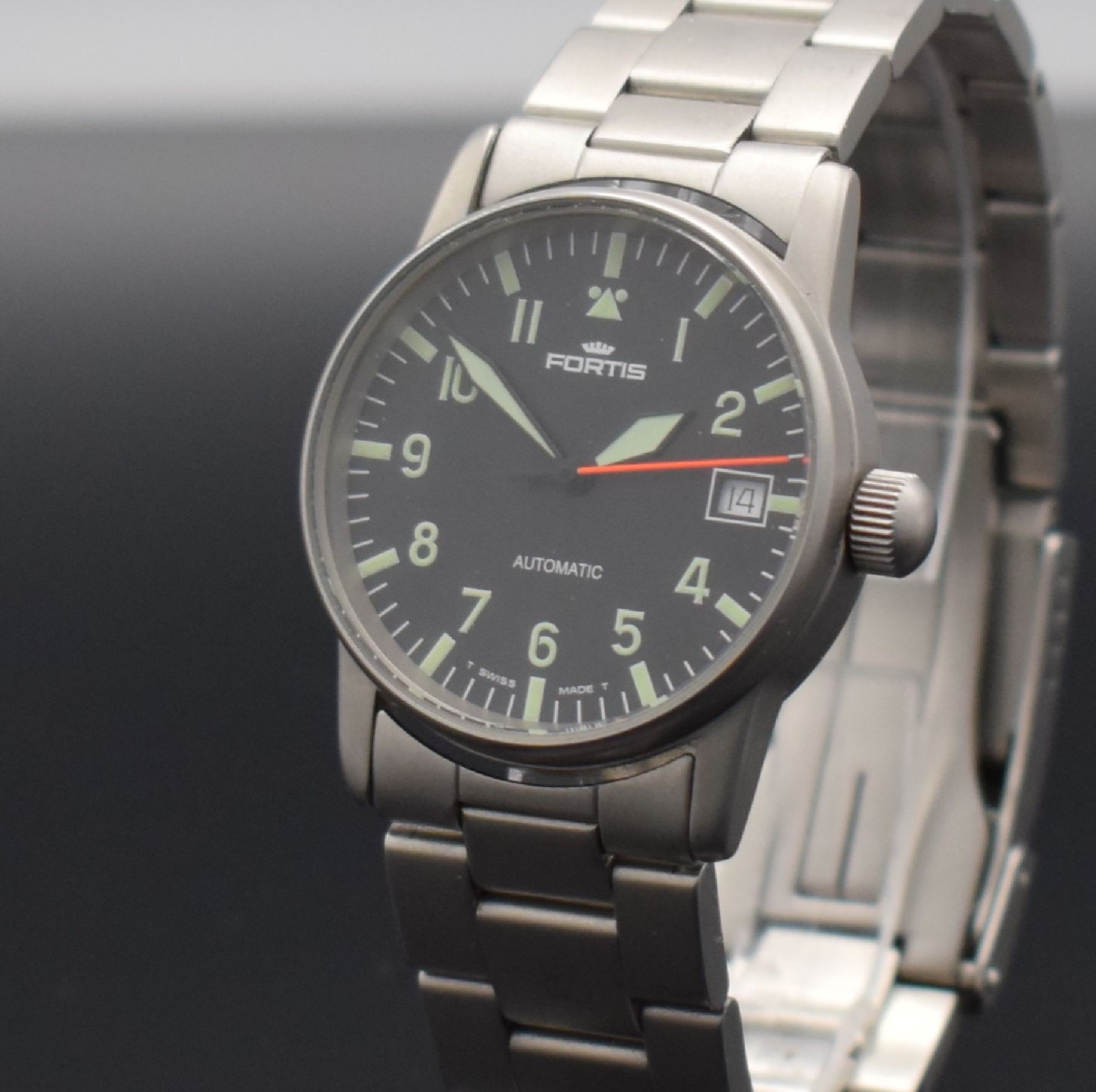 Detail c: FORTIS Armbanduhr in Edelstahl, Schweiz um 1995, Automatik, Ref. 620.10.46, verschr. Edelstahlgeh. inkl. Gliederband m. Faltschl., schwarzes ...