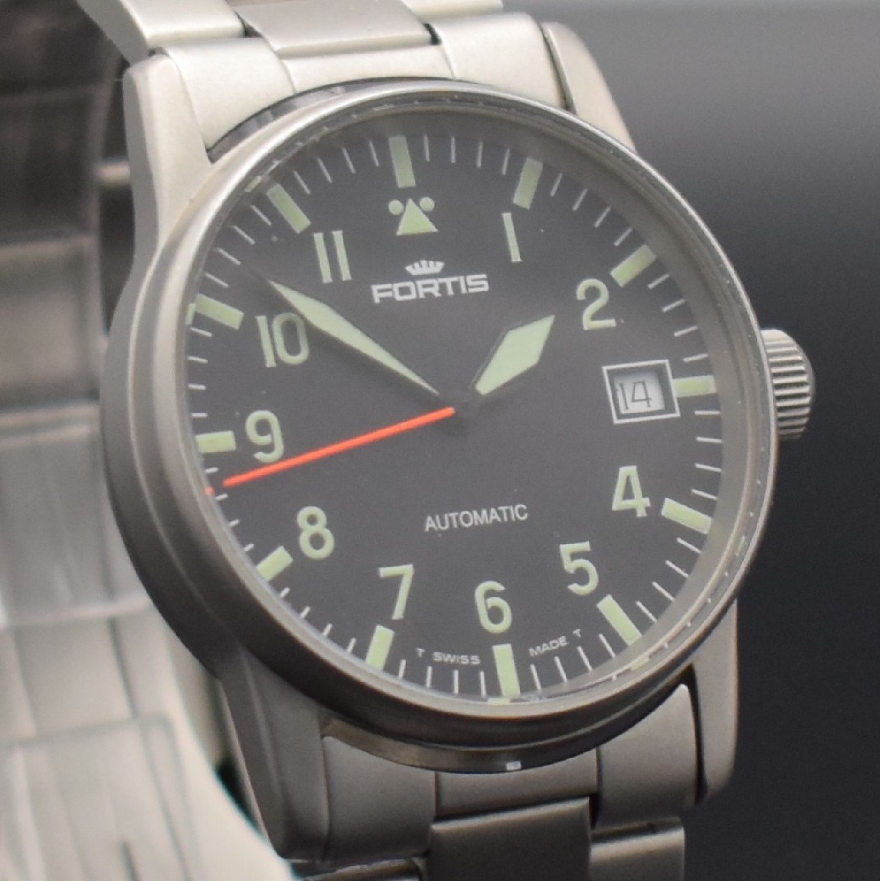Detail e: FORTIS Armbanduhr in Edelstahl, Schweiz um 1995, Automatik, Ref. 620.10.46, verschr. Edelstahlgeh. inkl. Gliederband m. Faltschl., schwarzes ...