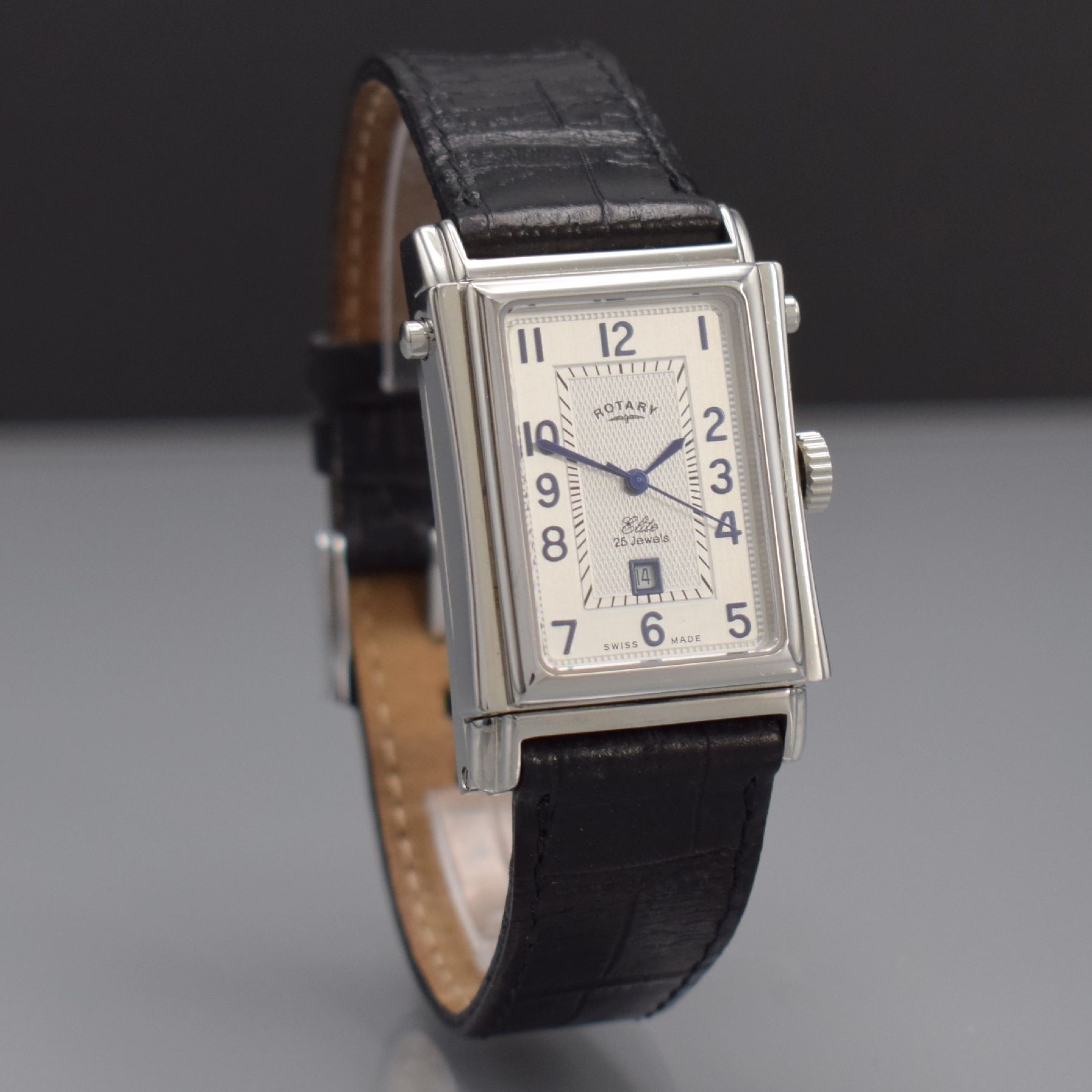 Detail f: ROTARY rechteckige drehbare Herrenarmbanduhr in Stahl, Schweiz um 2001, Automatik, beids. vergl. Wendegeh., Boden 8-fach verschr., silb. Zifferbl. m. ...