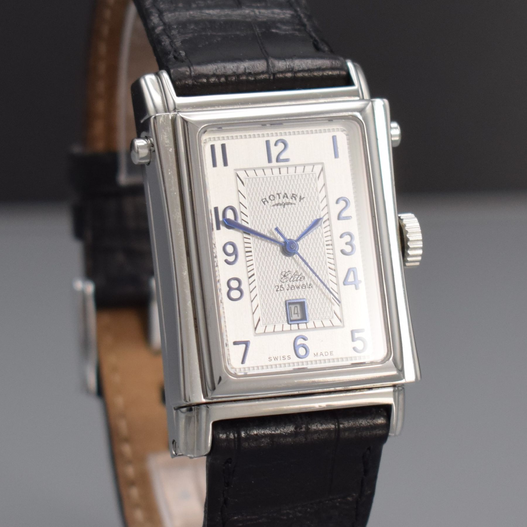 Detail g: ROTARY rechteckige drehbare Herrenarmbanduhr in Stahl, Schweiz um 2001, Automatik, beids. vergl. Wendegeh., Boden 8-fach verschr., silb. Zifferbl. m. ...
