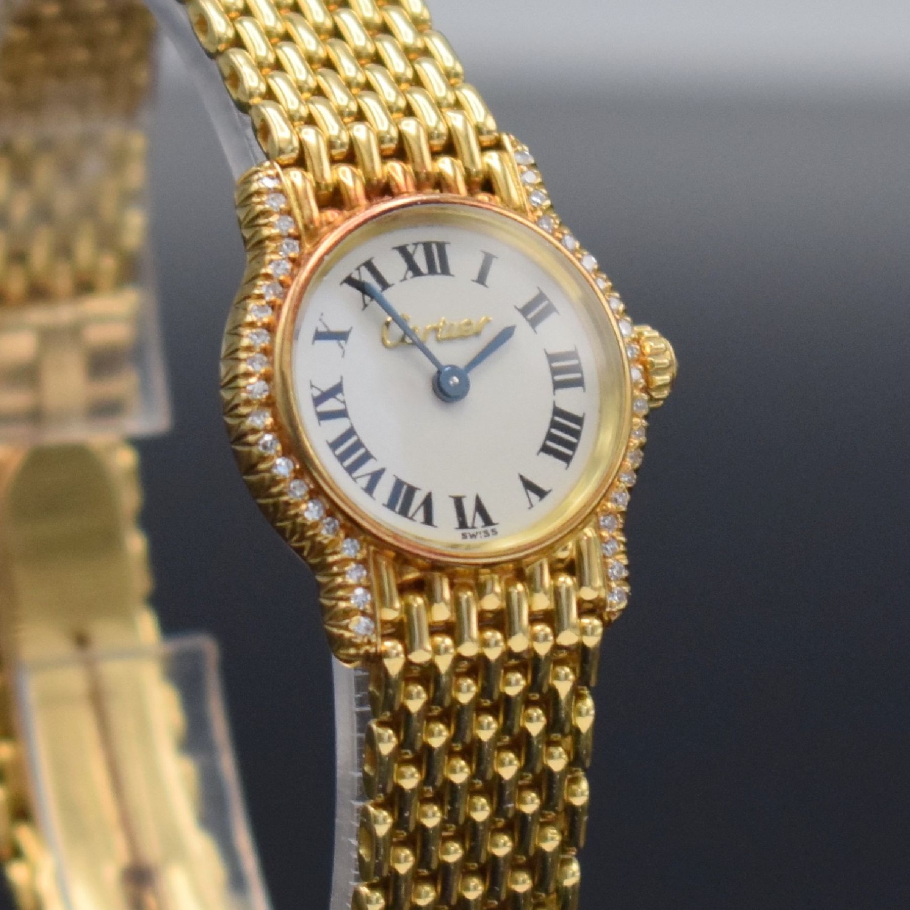 Detail e: CARTIER Damenarmbanduhr Serie Riviera, Schweiz 1980er Jahre, GG 750/000 inkl. Gliederband m. Faltschl., Boden 4-fach verschr., Lünette wie Krone ...