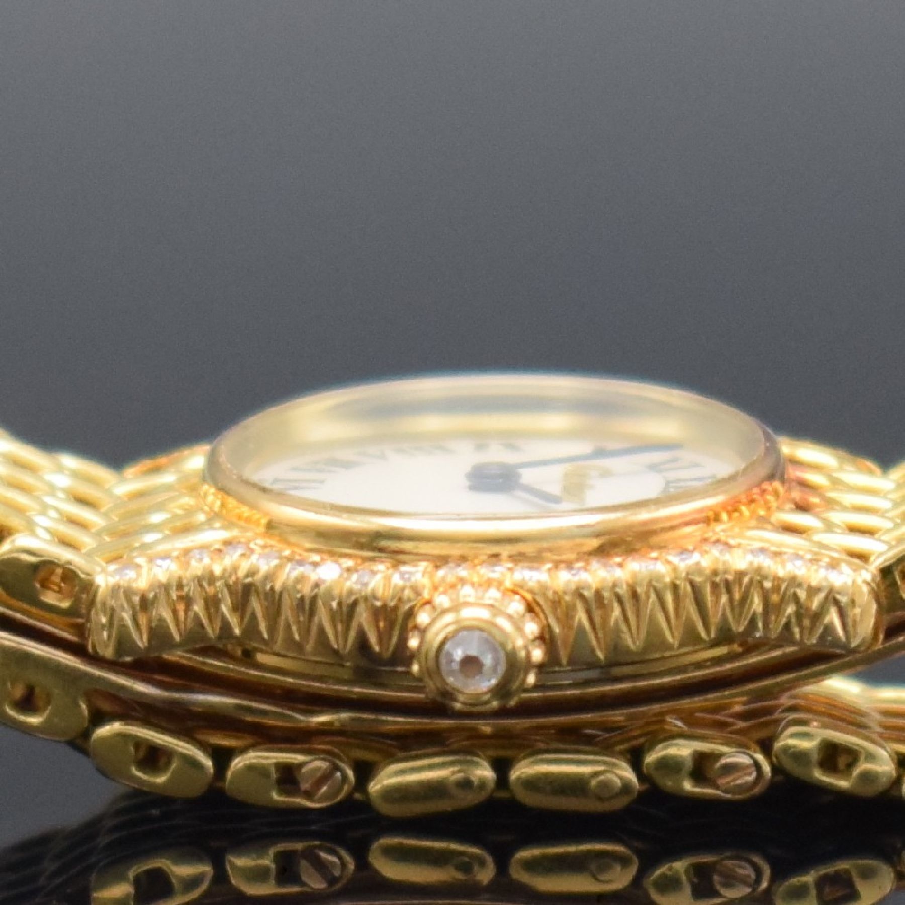 Detail f: CARTIER Damenarmbanduhr Serie Riviera, Schweiz 1980er Jahre, GG 750/000 inkl. Gliederband m. Faltschl., Boden 4-fach verschr., Lünette wie Krone ...