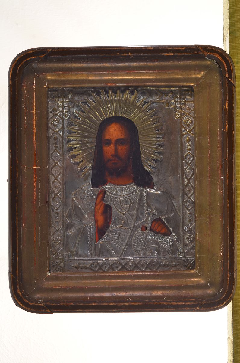 Detail k: Ikone, Russland, 2. Hälfte 19. Jh., Christus Pantokrator, Tempera auf Holz, Oklad Metall versilbert, ca. 22x18cm, im Kiot ca. 29x25x7cm, dieses mit ...