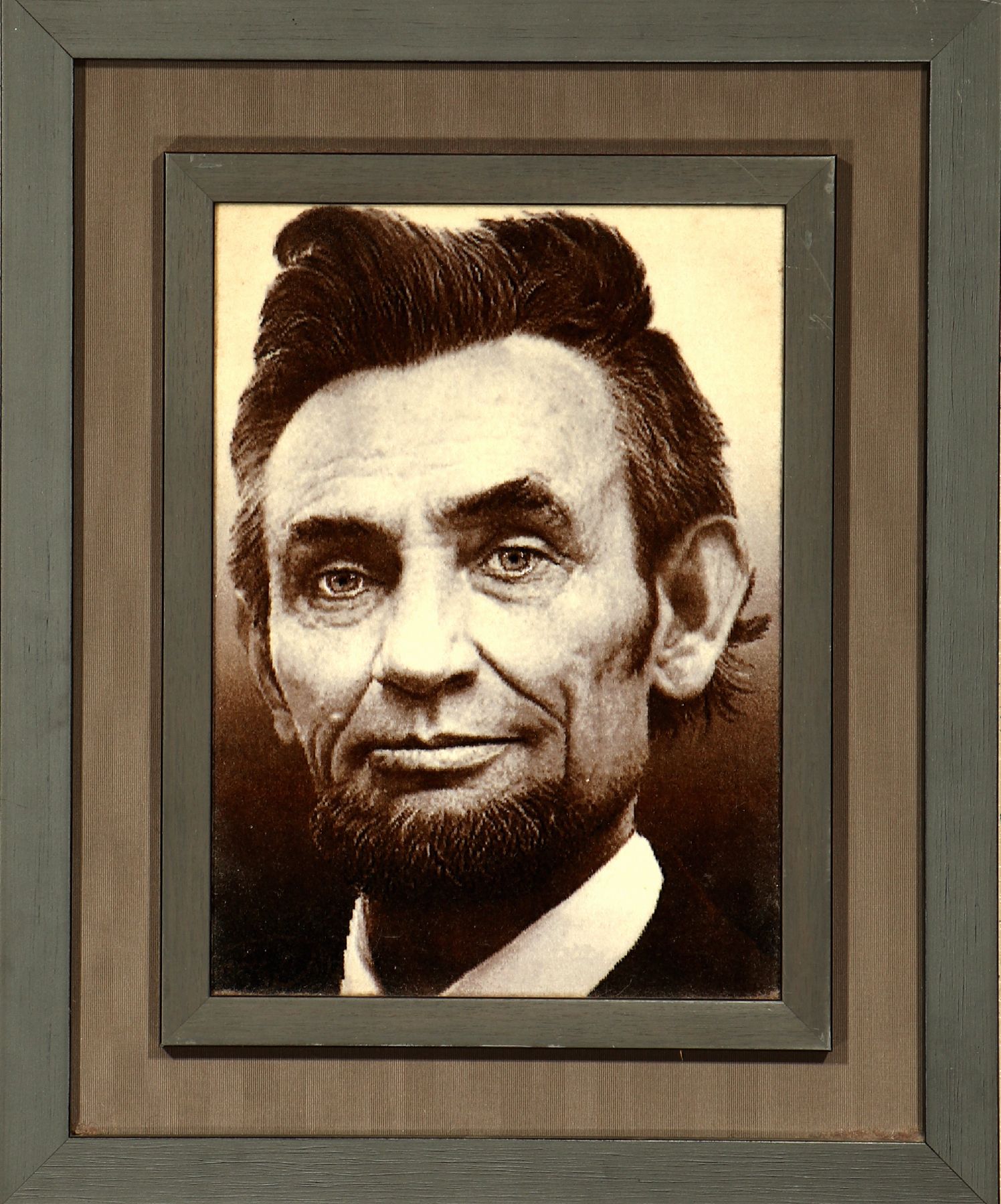 Täbriz fein (Abraham Lincoln), Persien, ca. 10 Jahre alt, Korkwolle auf Seide, ca. 48 x 35 cm, EHZ: 1-2. Mit schwarzen Holzrahmen.