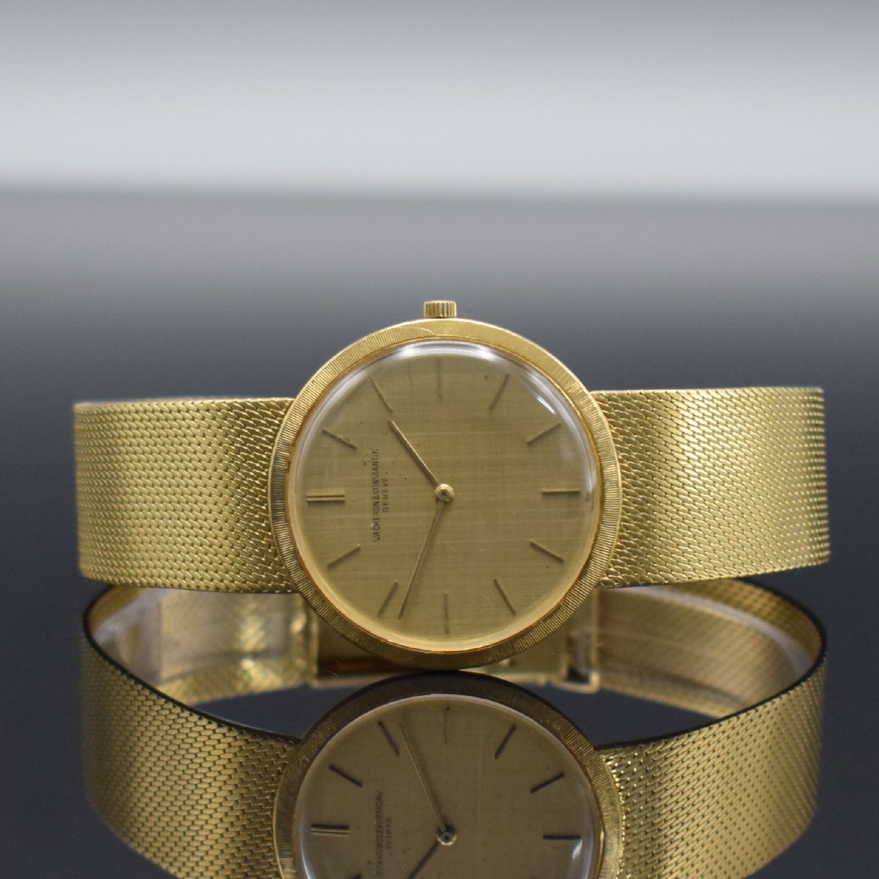 VACHERON & CONSTANTIN elegante Armbanduhr in GG 750/000 Referenz 6352, Handaufzug, Schweiz um 1965, Boden aufgedr., verlängertes Milanaiseband m. ...