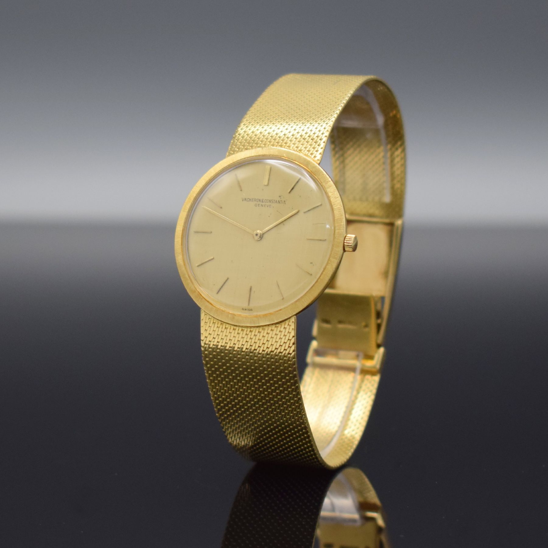 Detail b: VACHERON & CONSTANTIN elegante Armbanduhr in GG 750/000 Referenz 6352, Handaufzug, Schweiz um 1965, Boden aufgedr., verlängertes Milanaiseband m. ...