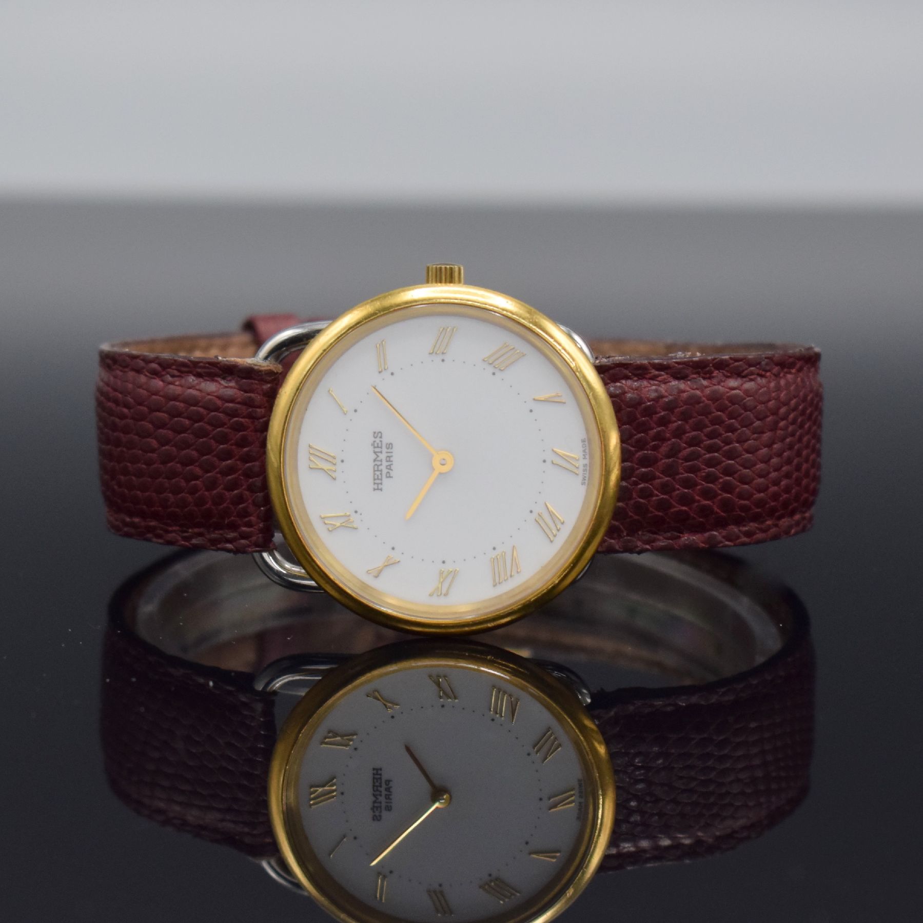 HERMES Paris Armbanduhr in Edelstahl/Gold, Schweiz um 2000, quarz, stilisierte Bandanstöße, Boden & Lünette aufgedr., weißes Zifferbl. mit ...