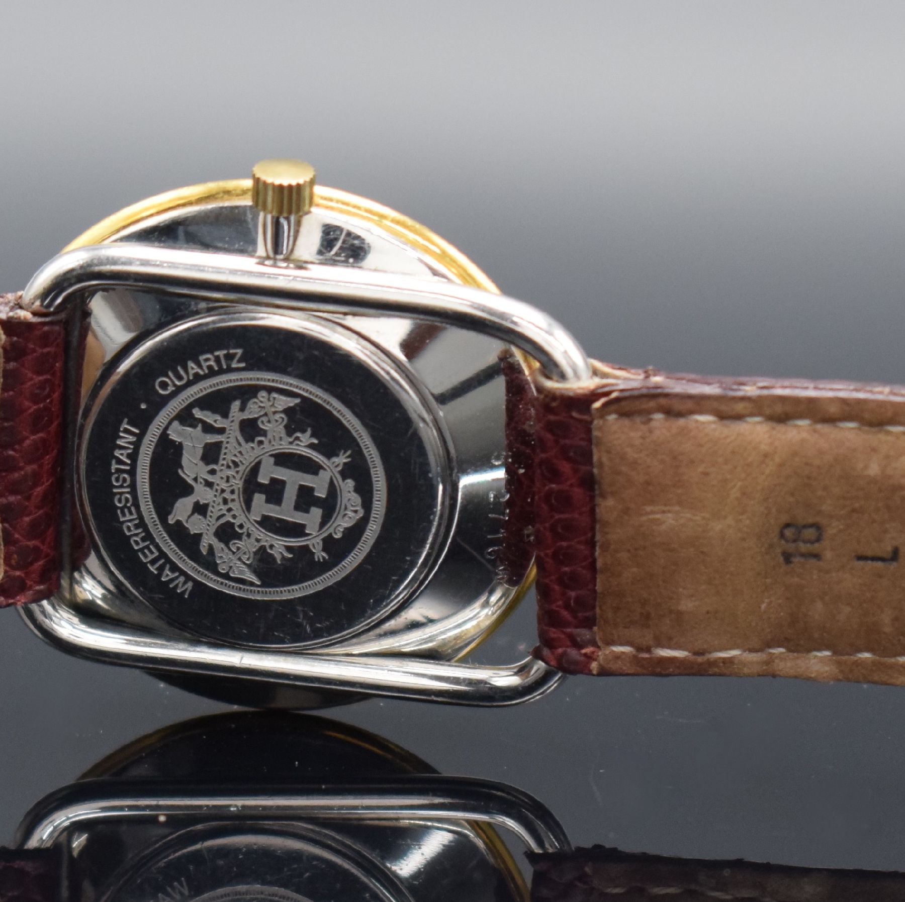 Detail e: HERMES Paris Armbanduhr in Edelstahl/Gold, Schweiz um 2000, quarz, stilisierte Bandanstöße, Boden & Lünette aufgedr., weißes Zifferbl. mit ...