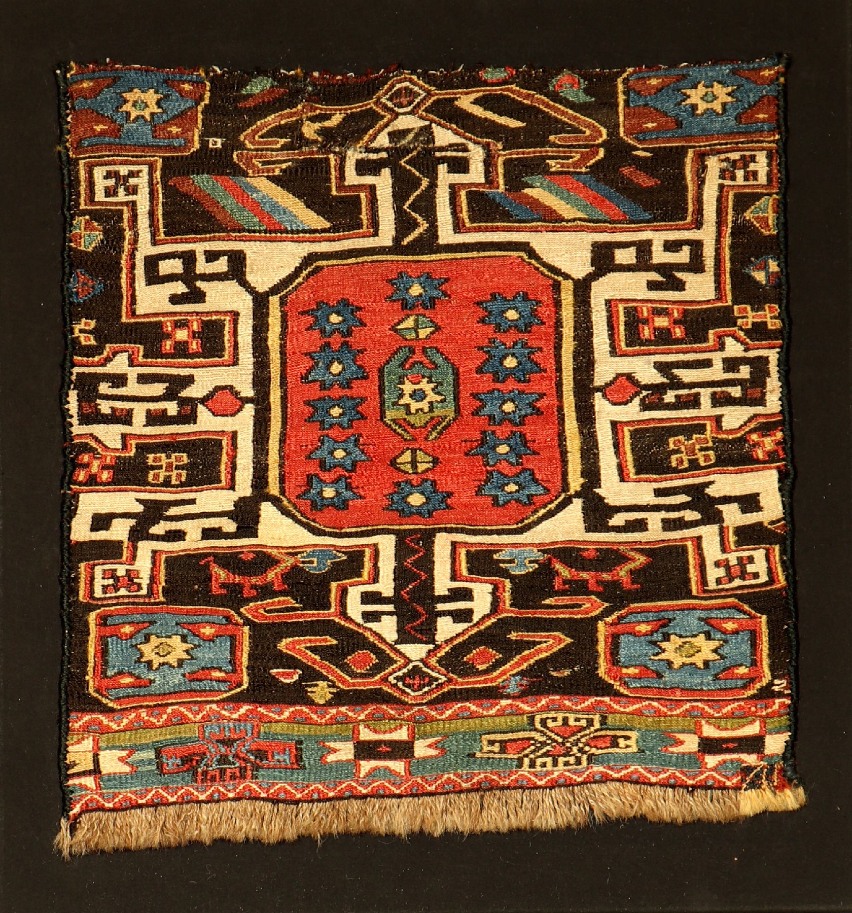 Shahsavan Taschenfront, (Fragment), Persien, Moghan, 19.Jhd., Wolle auf Wolle, ca.45 x 45 cm, Lakposht Typus, aufwändig auf Rahmen genäht