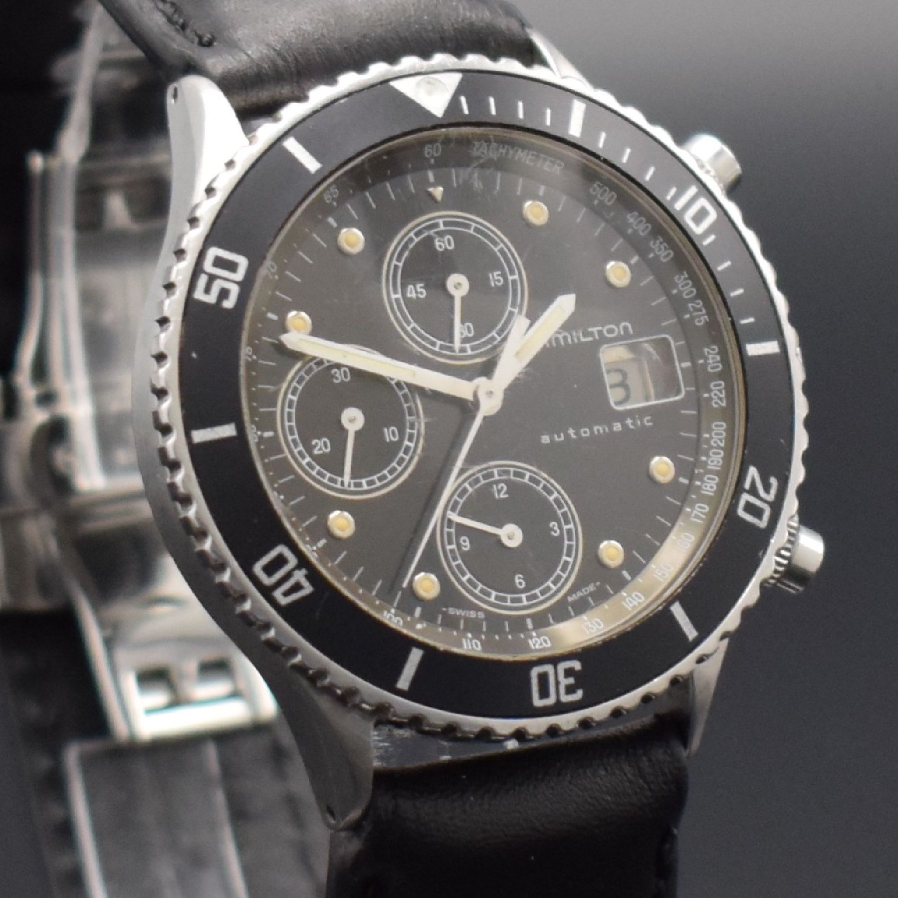 Detail e: HAMILTON HTC Herrenarmbanduhr mit Chronograph, Schweiz um 1985, Automatik, Edelstahlgeh., Boden geschr., eins. drehb. Lünette mit 60- Teilung, ...