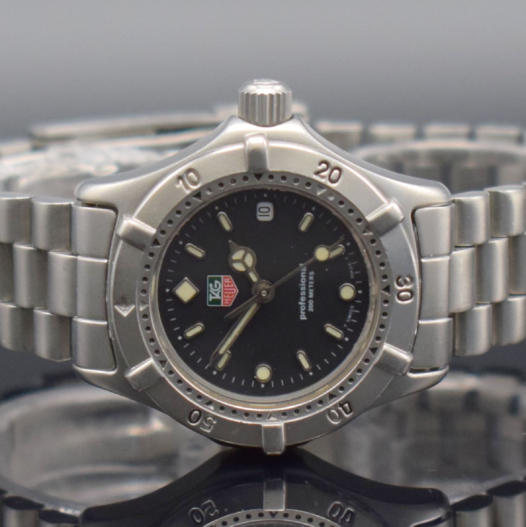 Detail a: TAG HEUER Professional Damenarmbanduhr, Schweiz um 1990, quarz, Ref. WE-1410-R, verschr. Edelstahlgeh., eins. drehb. Lünette, schwarzes Zifferbl. m. ...