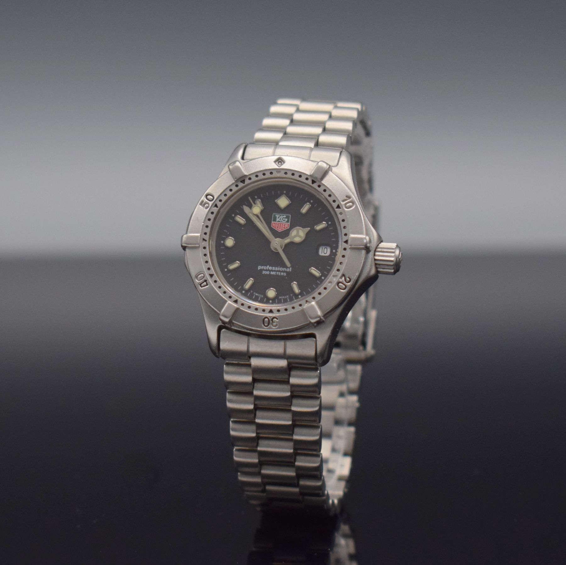 Detail b: TAG HEUER Professional Damenarmbanduhr, Schweiz um 1990, quarz, Ref. WE-1410-R, verschr. Edelstahlgeh., eins. drehb. Lünette, schwarzes Zifferbl. m. ...