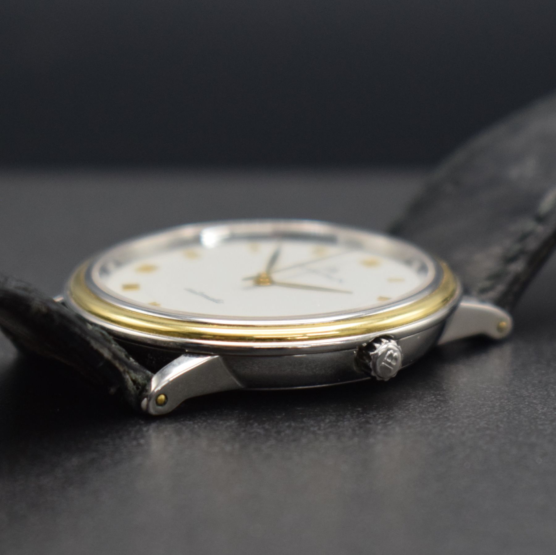 Detail e: BLANCPAIN feine Herrenarmbanduhr, Automatik, Schweiz um 1990, flaches Edelstahlgeh. inkl. Lederband m. orig. Dornschl., Lünette in GG, Boden & ...