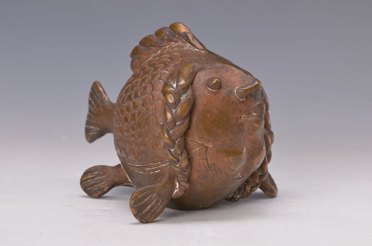 Detail k: Gernot Rumpf, geb. 1941 Kaiserslautern, Tochter Fisch, Bronzeskulptur aus den 1980er Jahren, signiert, H. ca. 13cm