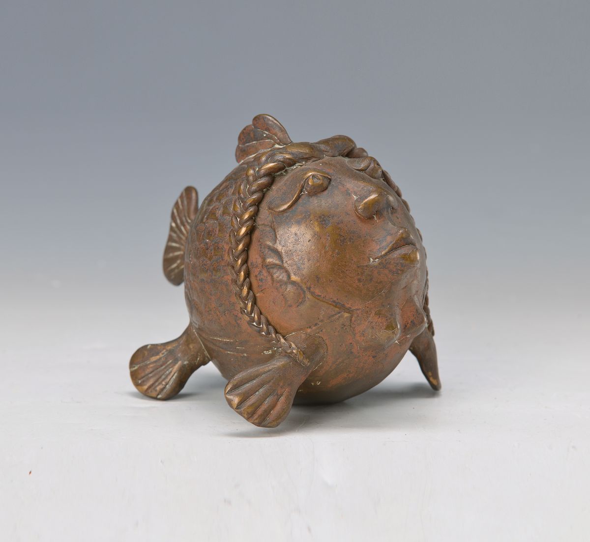 Gernot Rumpf, geb. 1941 Kaiserslautern, Tochter Fisch, Bronzeskulptur aus den 1980er Jahren, signiert, H. ca. 12cm