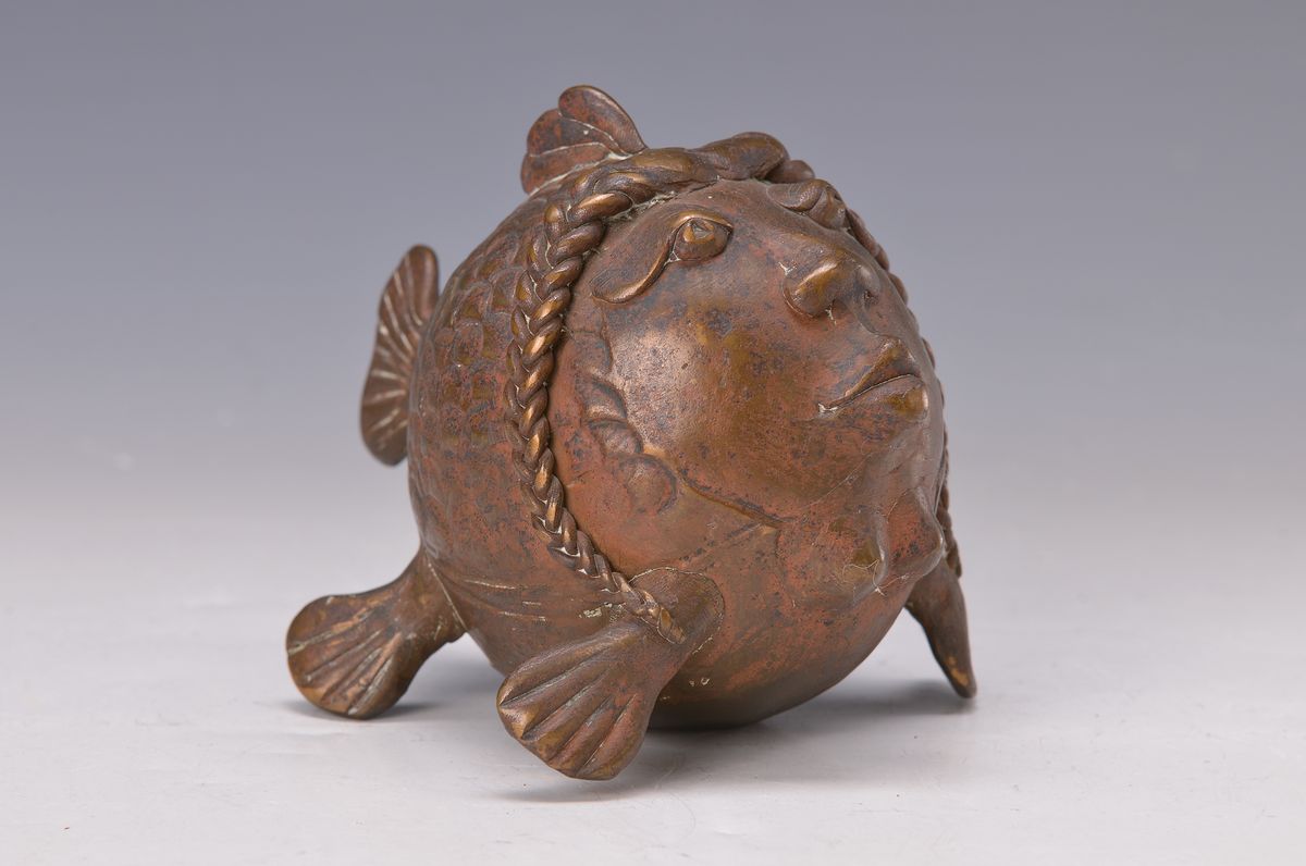 Detail k: Gernot Rumpf, geb. 1941 Kaiserslautern, Tochter Fisch, Bronzeskulptur aus den 1980er Jahren, signiert, H. ca. 12cm