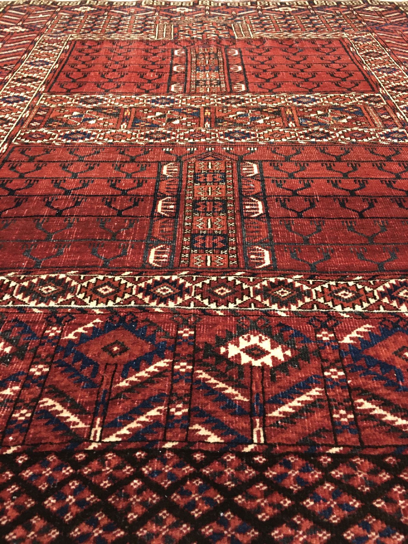 Detail b: Tekke "Engsi" antik, Turkmenistan, 19.Jhd., Wolle geknüpft auf Wolle. Klassischer Tür-Eingangsteppich der Tekke Nomaden mit besonderem ...