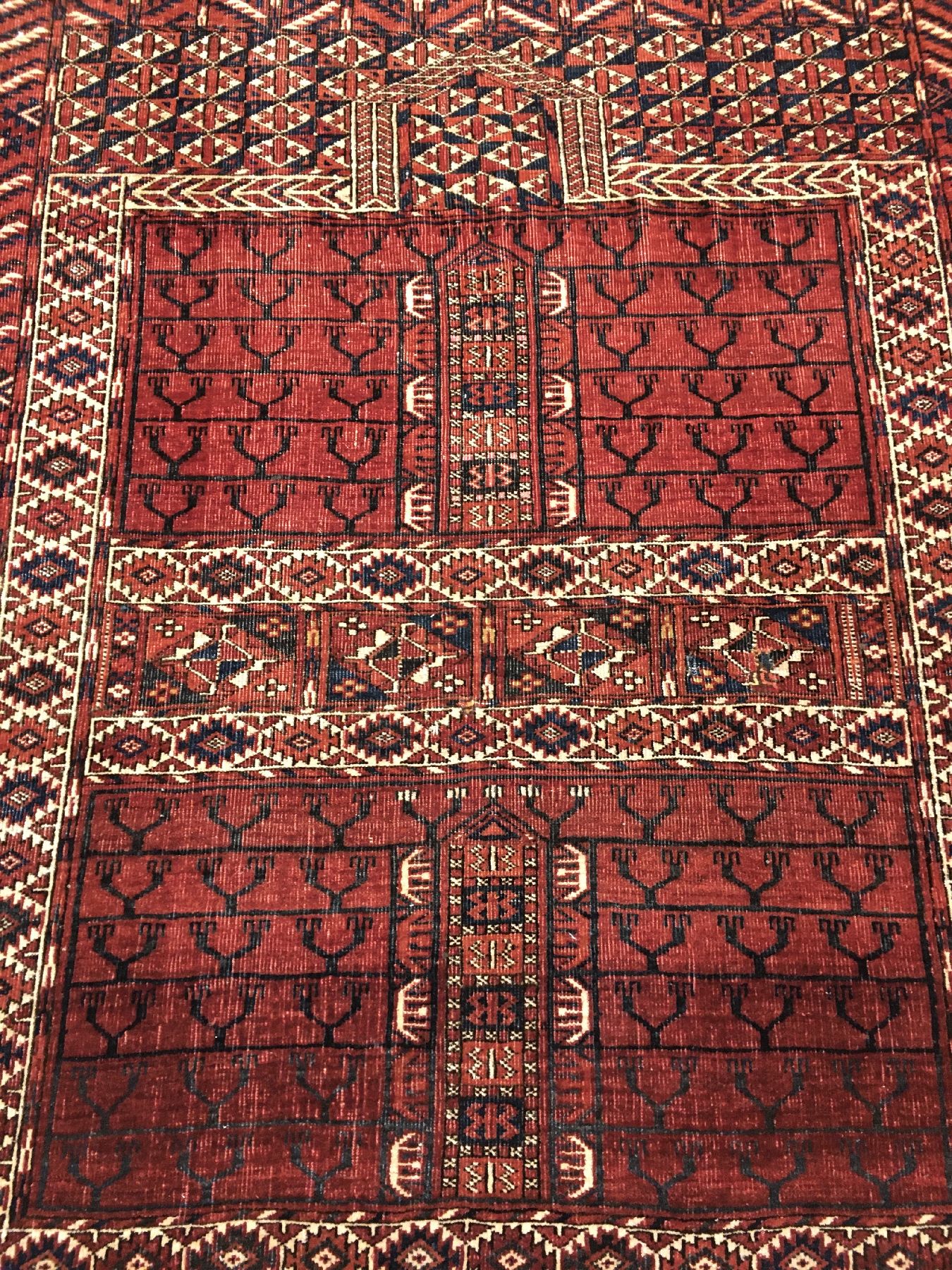 Detail d: Tekke "Engsi" antik, Turkmenistan, 19.Jhd., Wolle geknüpft auf Wolle. Klassischer Tür-Eingangsteppich der Tekke Nomaden mit besonderem ...