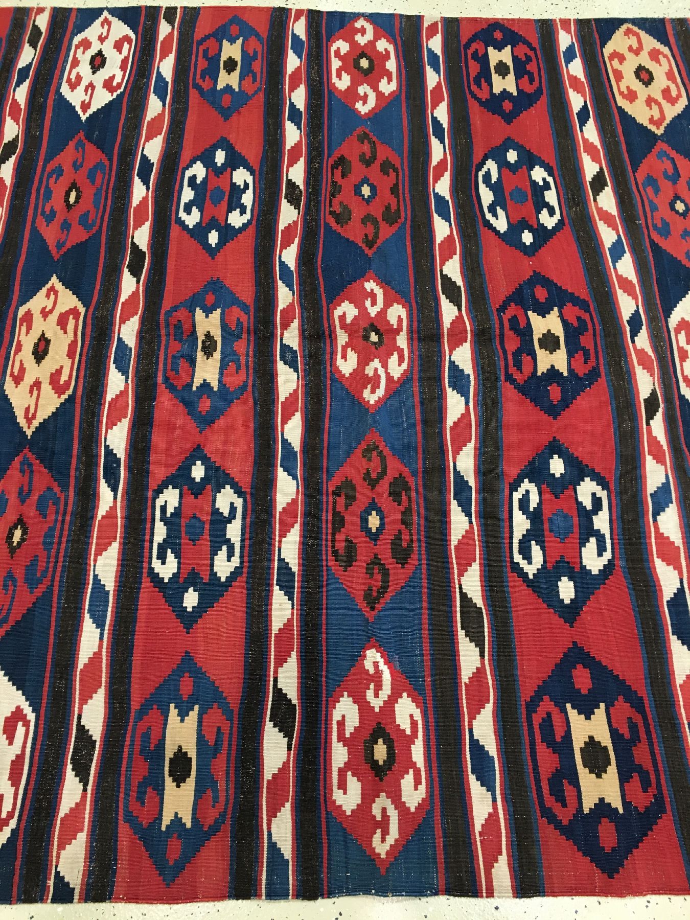 Detail g: Feiner Azeri "Kelim" antik, Südkaukasus Azerbaijan, 19.Jhd., Wolle gewebt auf Wolle/weiße Musterpartien aus Baumwolle. Dekorativer und ...