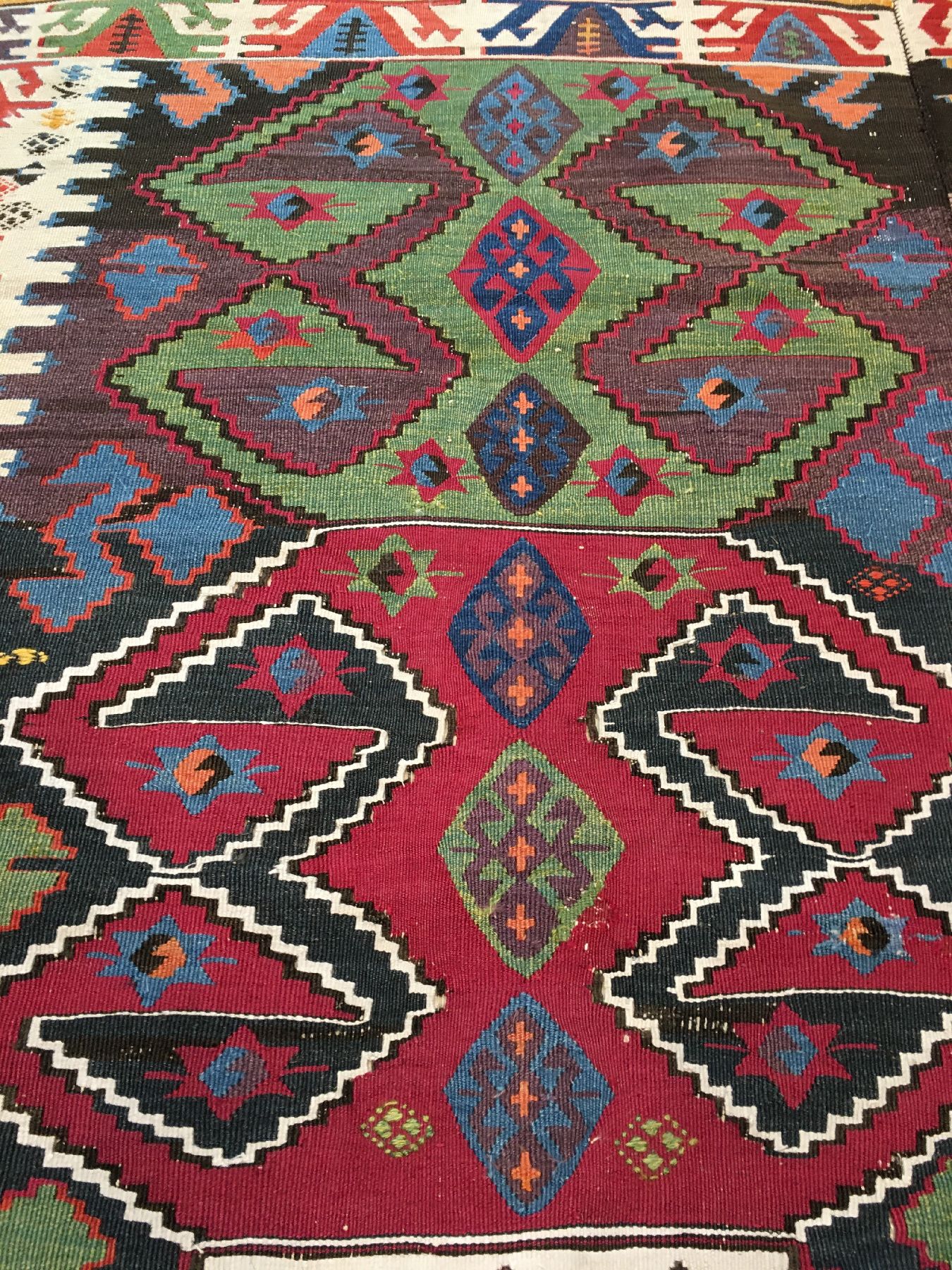 Detail c: Feiner Aksaray "Kelim" antik, Zentralanatolien, 19.Jhd., Wolle gewebt auf Wolle/weiße Musterpartien im Fond aus Baumwolle. Prächtiger ...