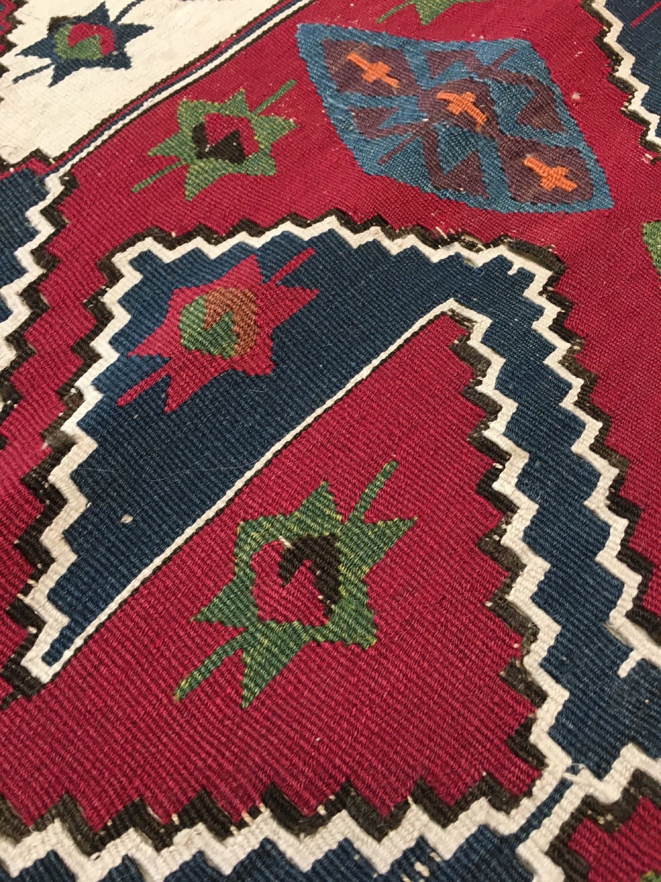 Detail e: Feiner Aksaray "Kelim" antik, Zentralanatolien, 19.Jhd., Wolle gewebt auf Wolle/weiße Musterpartien im Fond aus Baumwolle. Prächtiger ...