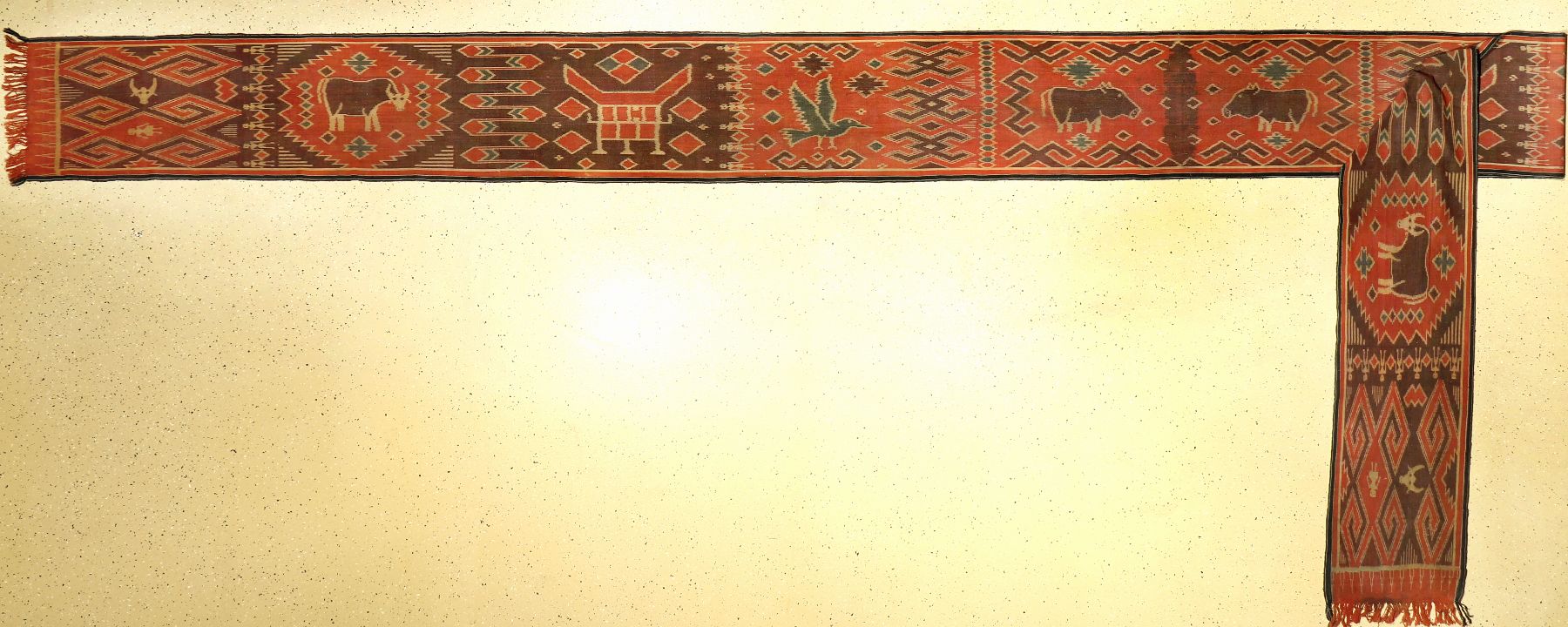 Seltenes indonesisches Band antik, Indonesien, Ende 19.Jhd./Anfang 20.Jhd., Wolle. Absolute Rarität, Museumsqualität, ca. 713 x 46 cm, EHZ: 2-3.