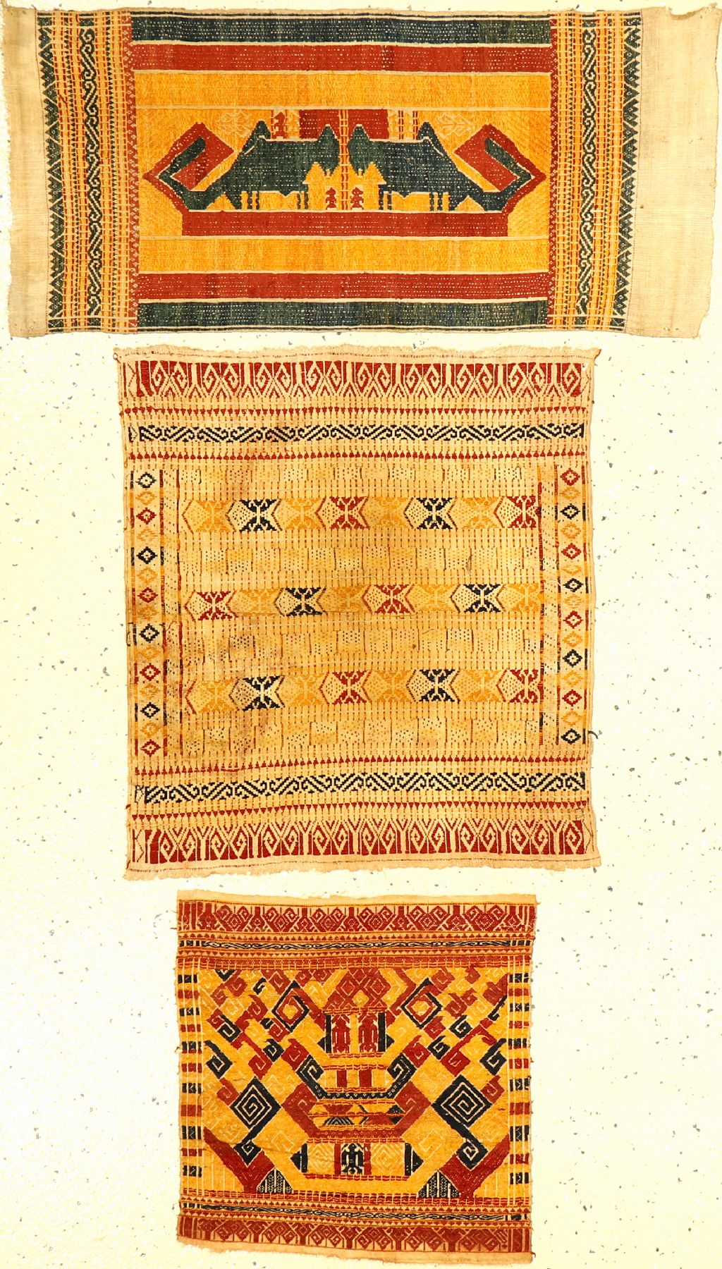 (3 Lots) Indonesische Textilien antik, Indonesien, Ende 19.Jhd./Anfang 20.Jhd., Wolle/Baumwolle. Sehr selten, Museumsqualität, ca. 80 x 36 cm, ca. ...