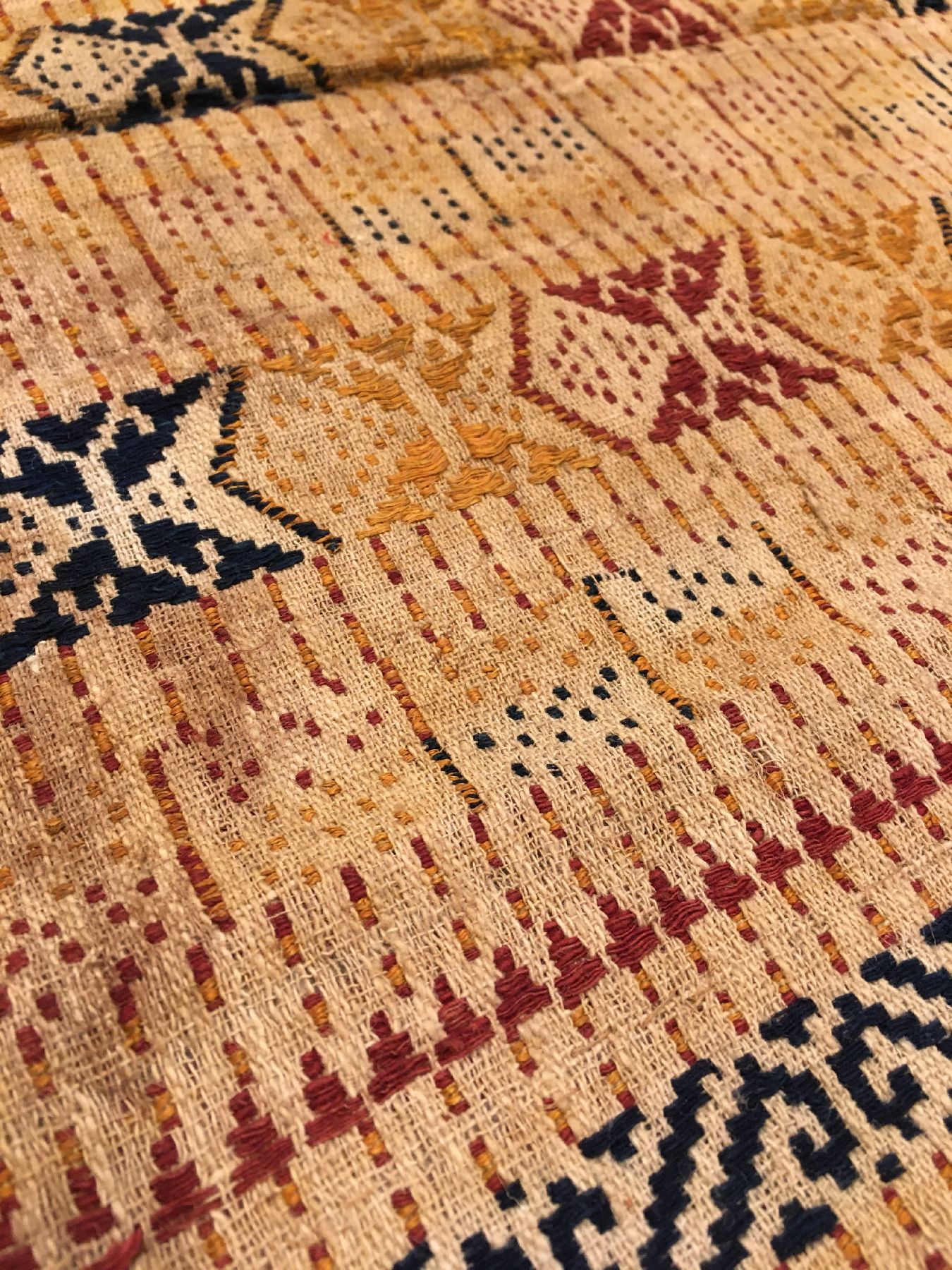 Detail d: (3 Lots) Indonesische Textilien antik, Indonesien, Ende 19.Jhd./Anfang 20.Jhd., Wolle/Baumwolle. Sehr selten, Museumsqualität, ca. 80 x 36 cm, ca. ...