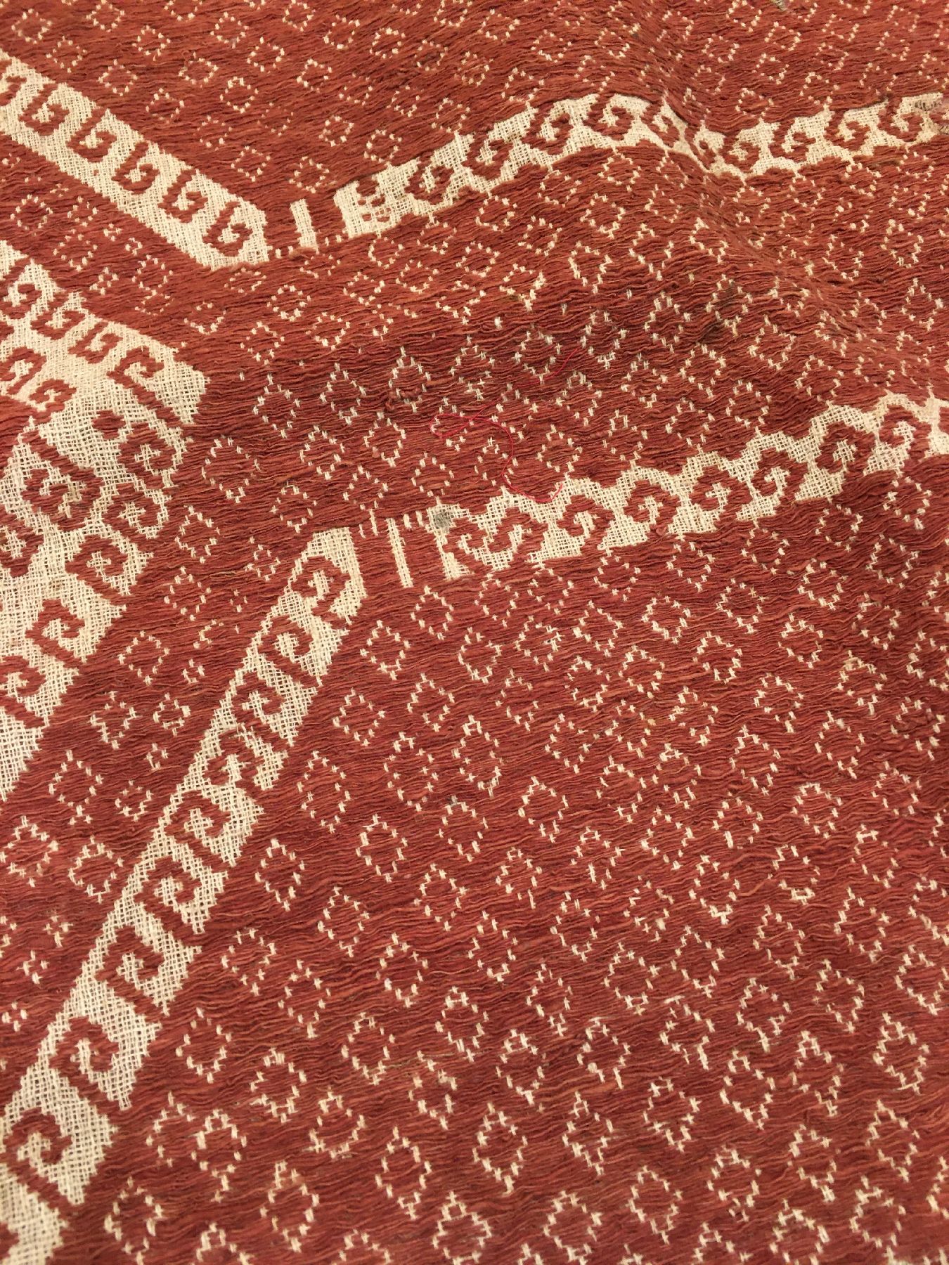 Detail d: (2 Lots) Indonesische Textilien antik, Indonesien, Ende 19.Jhd./Anfang 20.Jhd., Wolle/Baumwolle. Sehr selten, ca. 86 x 79 cm, ca. 84 x 70 cm, EHZ: ...