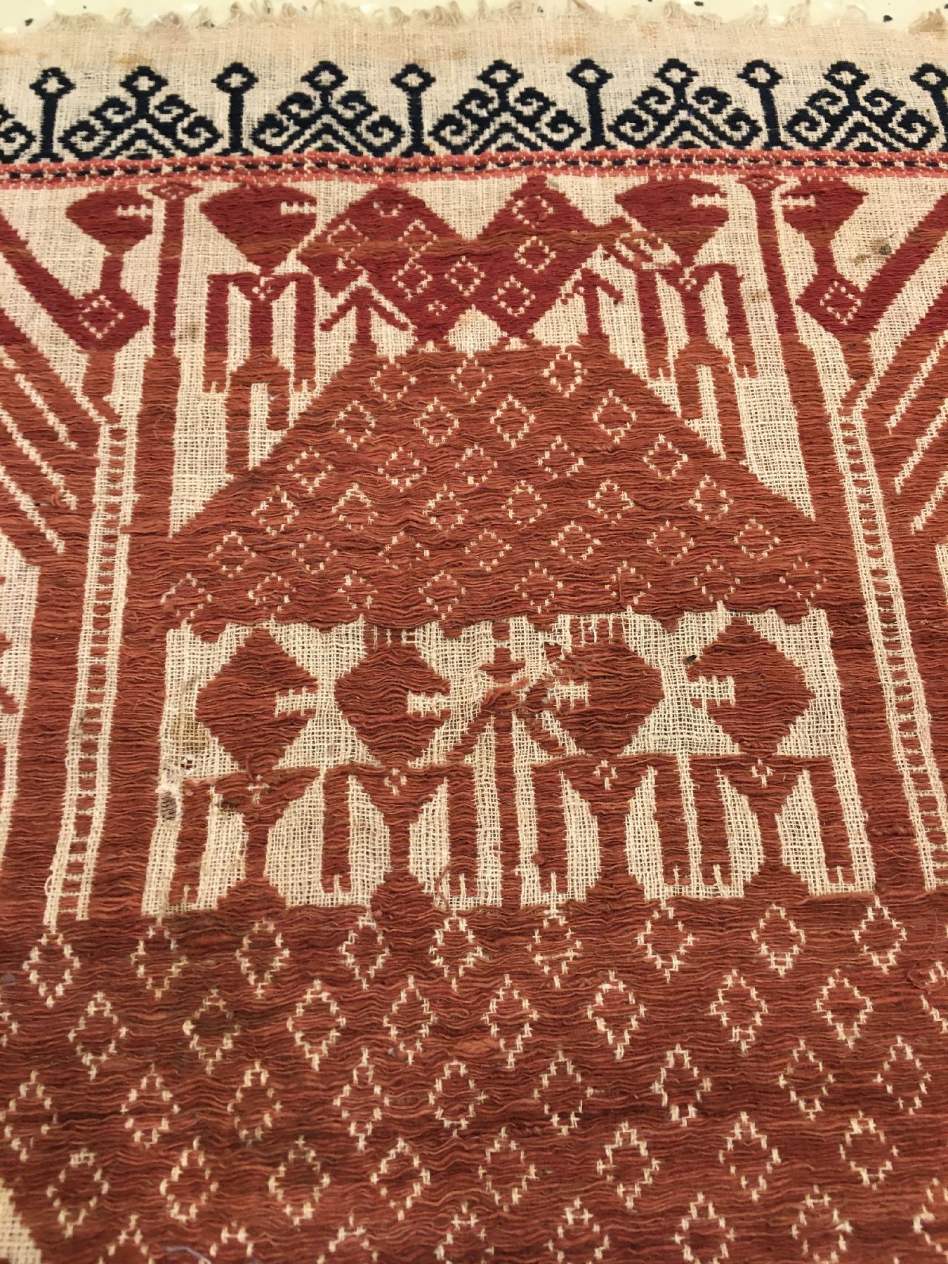 Detail e: (2 Lots) Indonesische Textilien antik, Indonesien, Ende 19.Jhd./Anfang 20.Jhd., Wolle/Baumwolle. Sehr selten, ca. 86 x 79 cm, ca. 84 x 70 cm, EHZ: ...