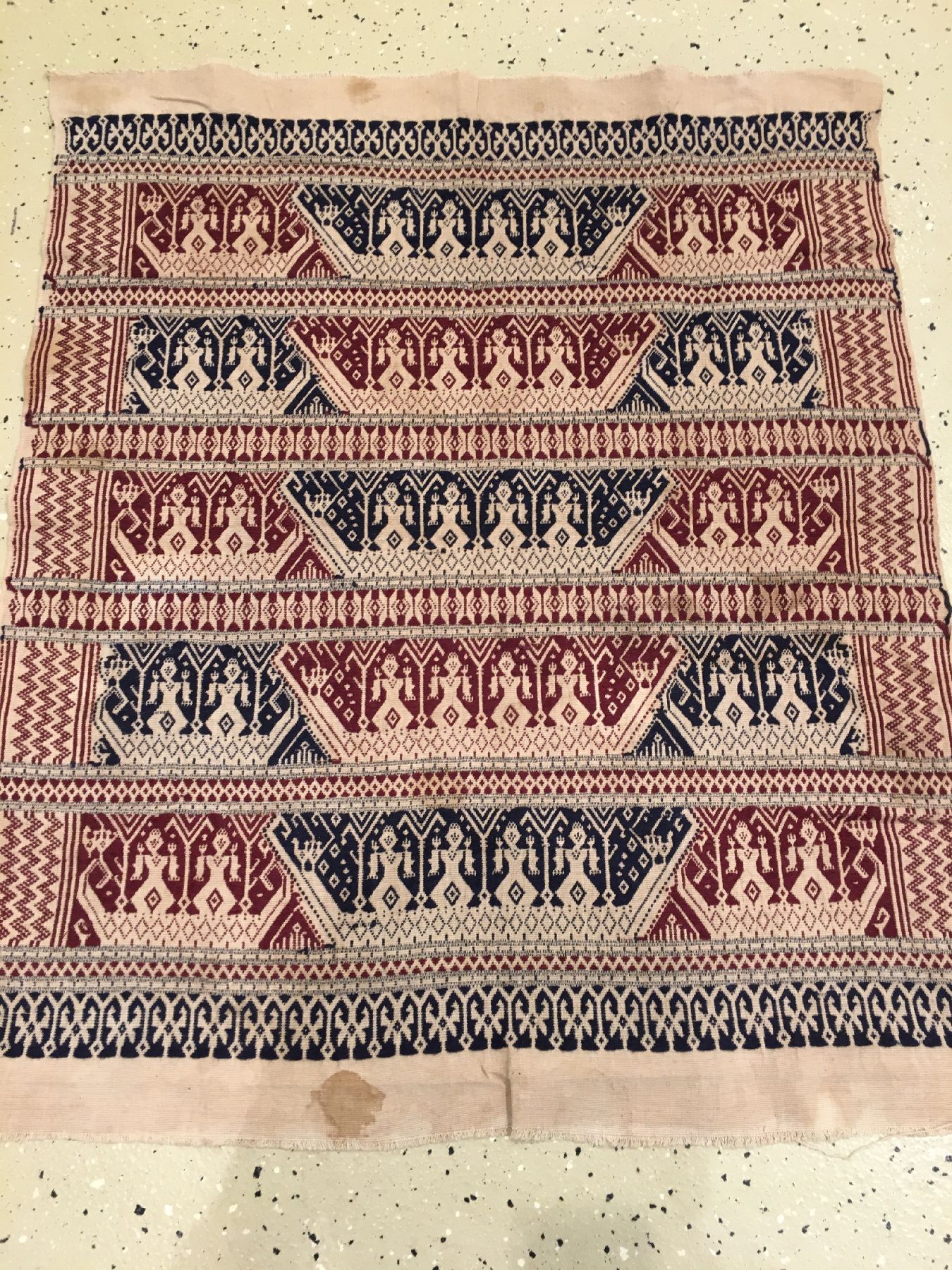 Detail g: (2 Lots) Indonesische Textilien antik, Indonesien, Ende 19.Jhd./Anfang 20.Jhd., Wolle/Baumwolle. Sehr selten, ca. 86 x 79 cm, ca. 84 x 70 cm, EHZ: ...