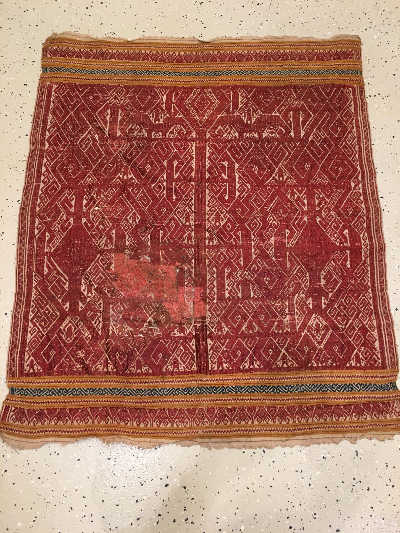 Detail a: Frühes indonesisches Textil antik, Indonesien, 19.Jhd., rote Partien in Seide/Wolle/Baumwolle. Sehr selten, Museumsqualität, ca. 111 x 90 cm, EHZ: ...