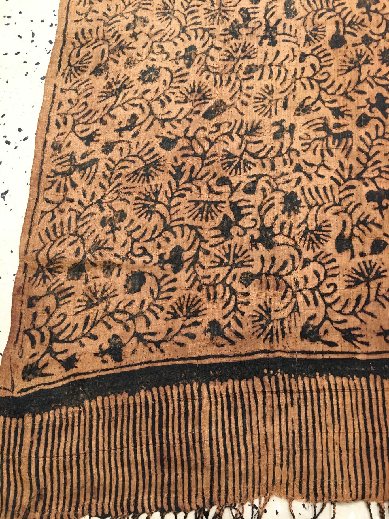 Detail c: (3 Lots) Indonesische Batik-Textilien antik, Indonesien, 19.Jhd., reine Naturseide mit sehr feinem Garn. Absolute Rarität, ca. 294 x 54 cm, ca. 256 ...