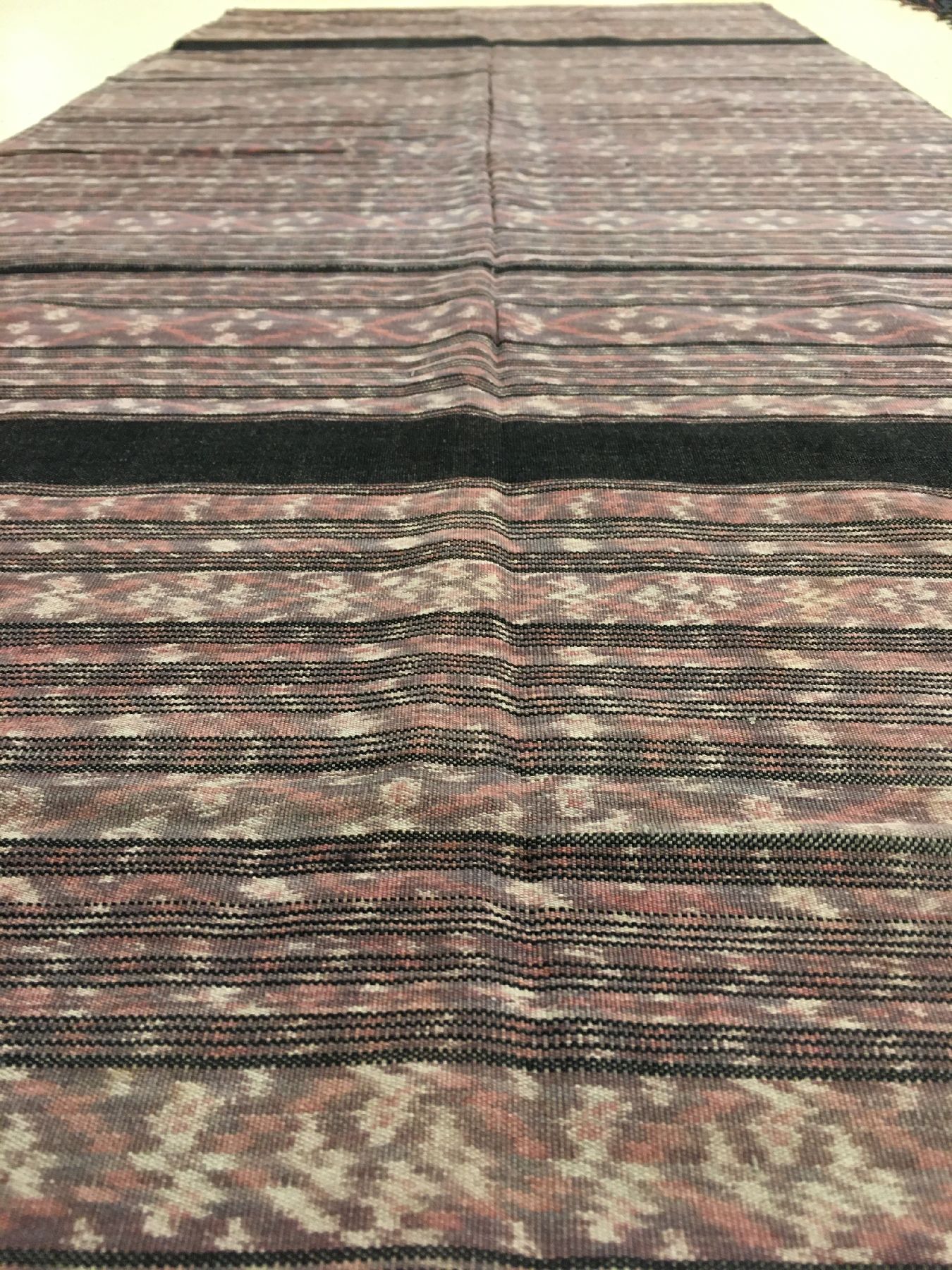 Detail f: (4 Lots) Indonesische Textilien antik, Indonesien, Ende 19.Jhd./Anfang 20.Jhd., Wolle/Baumwolle. Selten, Sammlerstück, ca. 184 x 78 cm, ca. 164 x ...