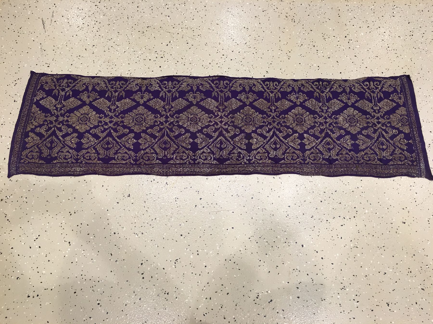 Detail a: Seltenes indonesisches Textil (Metallbroschiert) antik, Indonesien, Ende 19.Jhd./Anfang 20.Jhd., Metall/Seide. Absolute Rarität, Zeremonial-Textil, ...