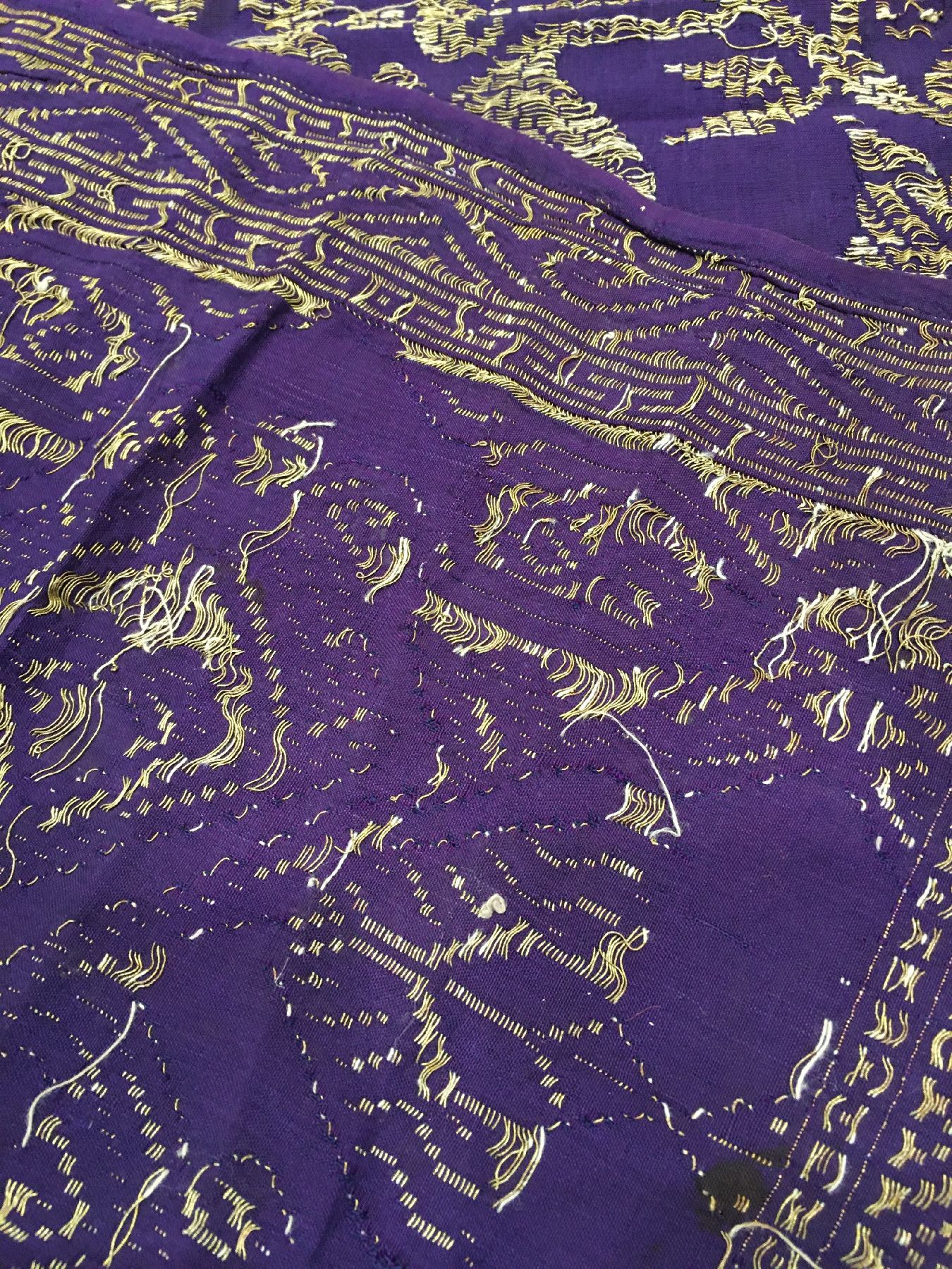 Detail g: Seltenes indonesisches Textil (Metallbroschiert) antik, Indonesien, Ende 19.Jhd./Anfang 20.Jhd., Metall/Seide. Absolute Rarität, Zeremonial-Textil, ...