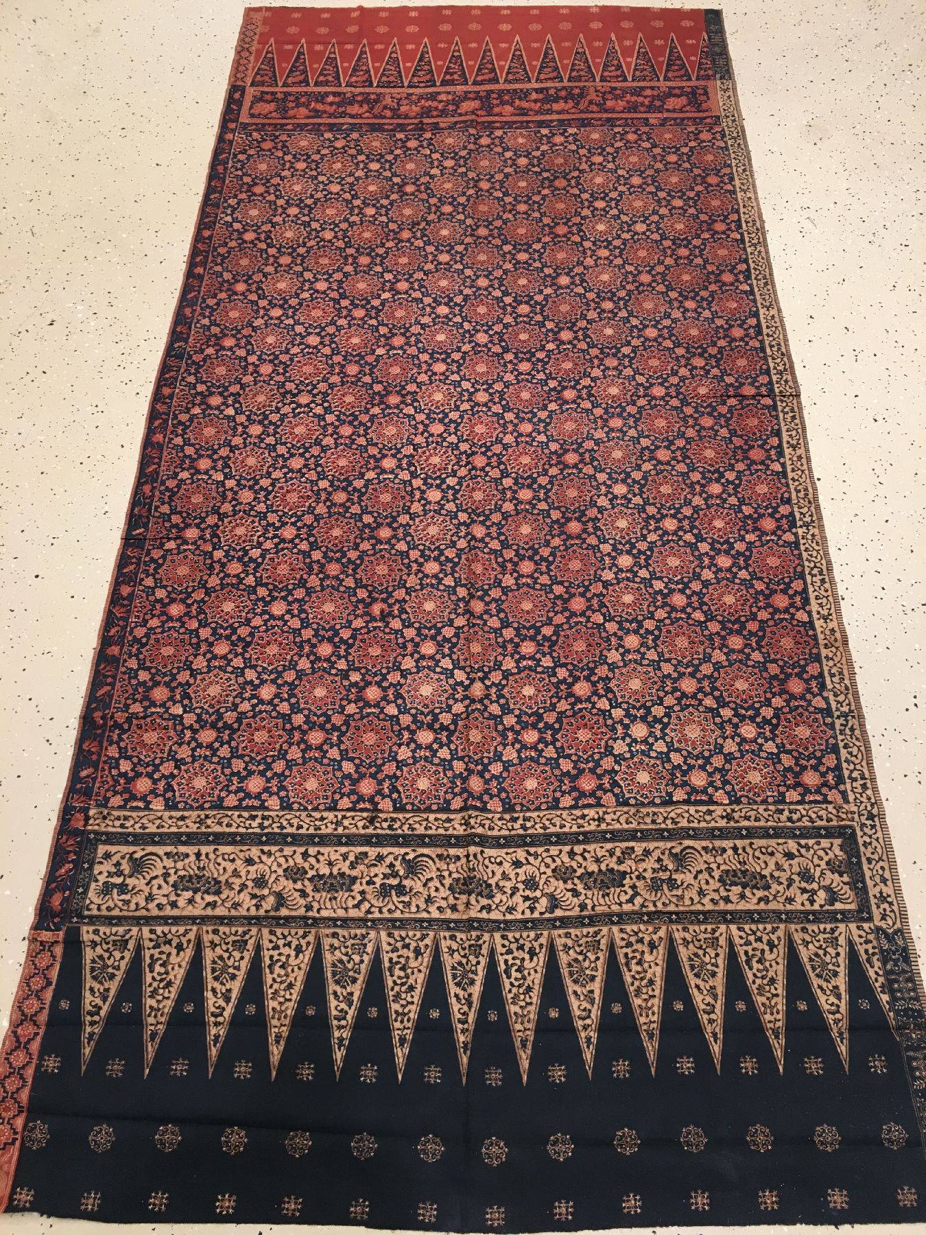 Detail a: Indonesisches Batik-Textil antik, Indonesien, Ende 19.Jhd./20.Jhd., sehr feine Baumwolle. Absolute Rarität, ca. 239 x 107 cm, EHZ: 2-3.