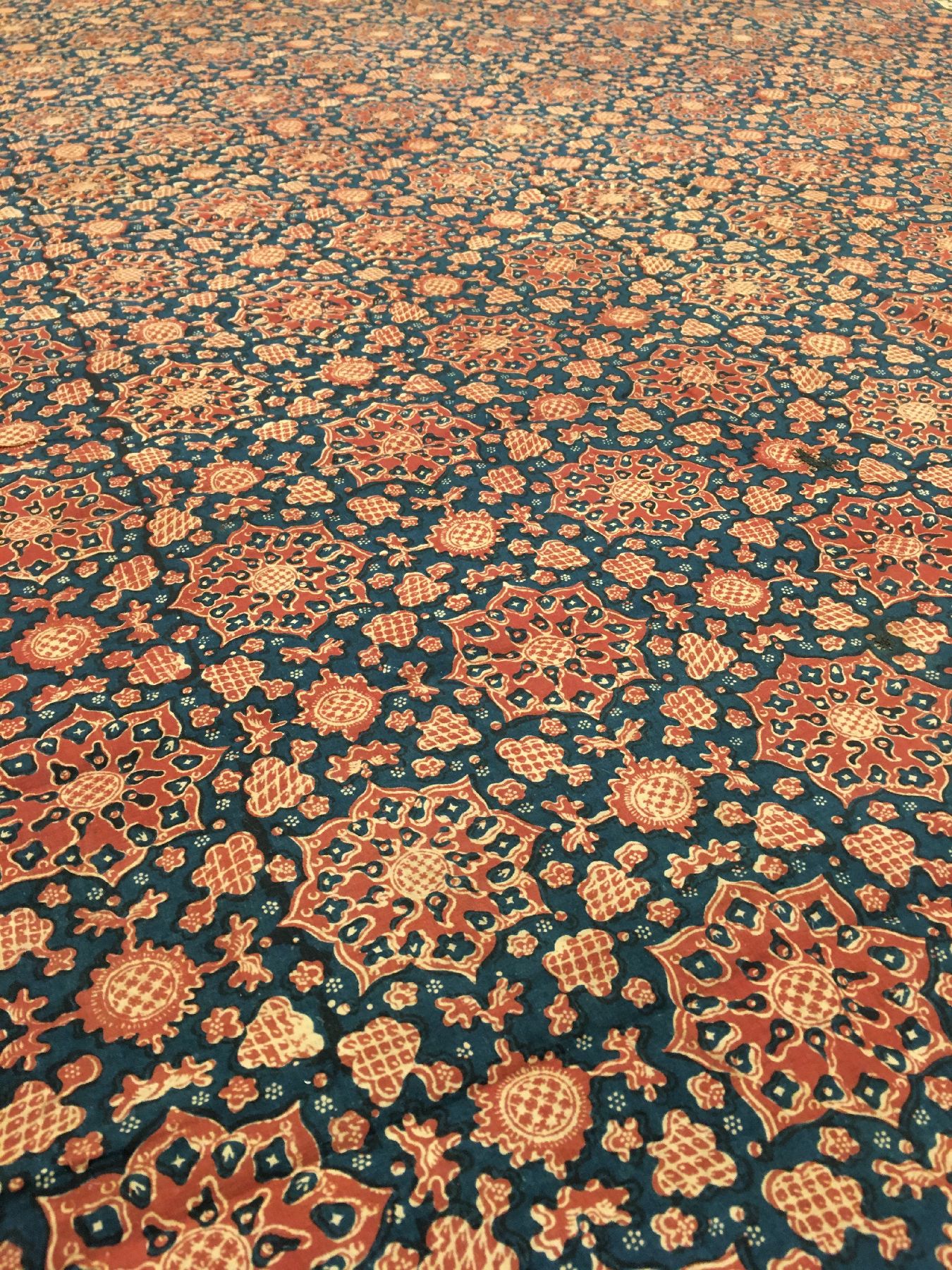 Detail d: Indonesisches Batik-Textil antik, Indonesien, Ende 19.Jhd./20.Jhd., sehr feine Baumwolle. Absolute Rarität, ca. 239 x 107 cm, EHZ: 2-3.