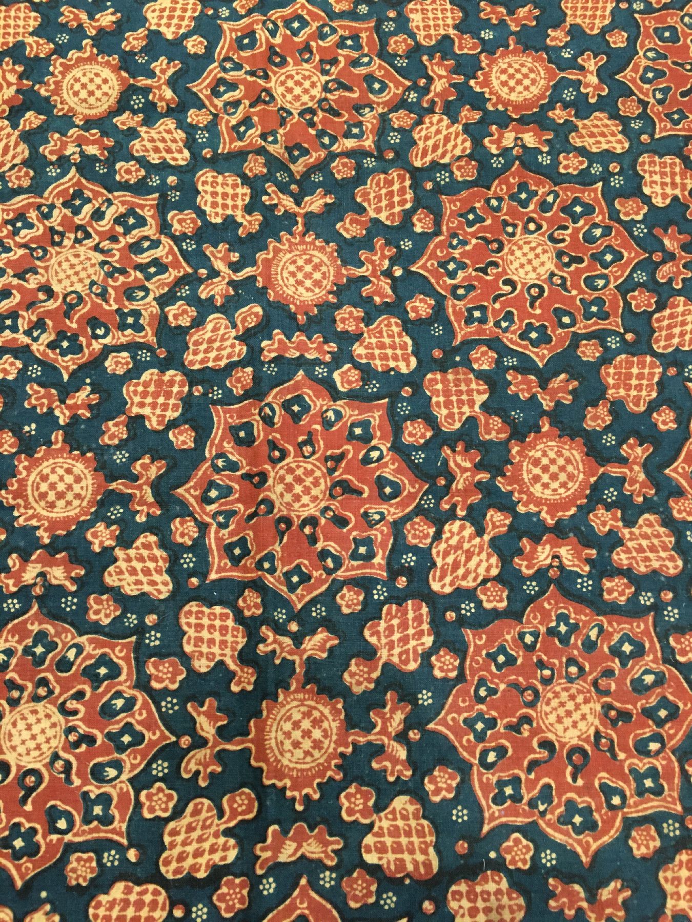 Detail e: Indonesisches Batik-Textil antik, Indonesien, Ende 19.Jhd./20.Jhd., sehr feine Baumwolle. Absolute Rarität, ca. 239 x 107 cm, EHZ: 2-3.