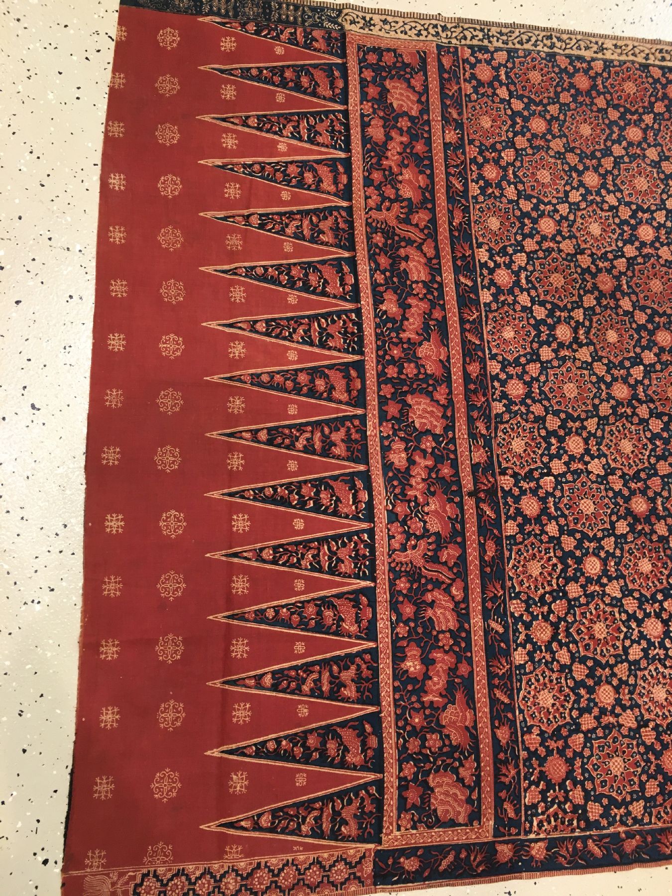 Detail g: Indonesisches Batik-Textil antik, Indonesien, Ende 19.Jhd./20.Jhd., sehr feine Baumwolle. Absolute Rarität, ca. 239 x 107 cm, EHZ: 2-3.