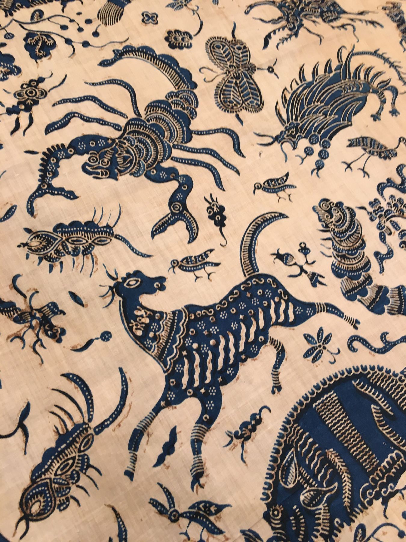 Detail d: Museales indonesisches Batik-Textil antik, Indonesien, 19.Jhd., sehr feine Baumwolle. Absolute Rarität, Museumsqualität, ca. 192 x 129 cm, EHZ: ...
